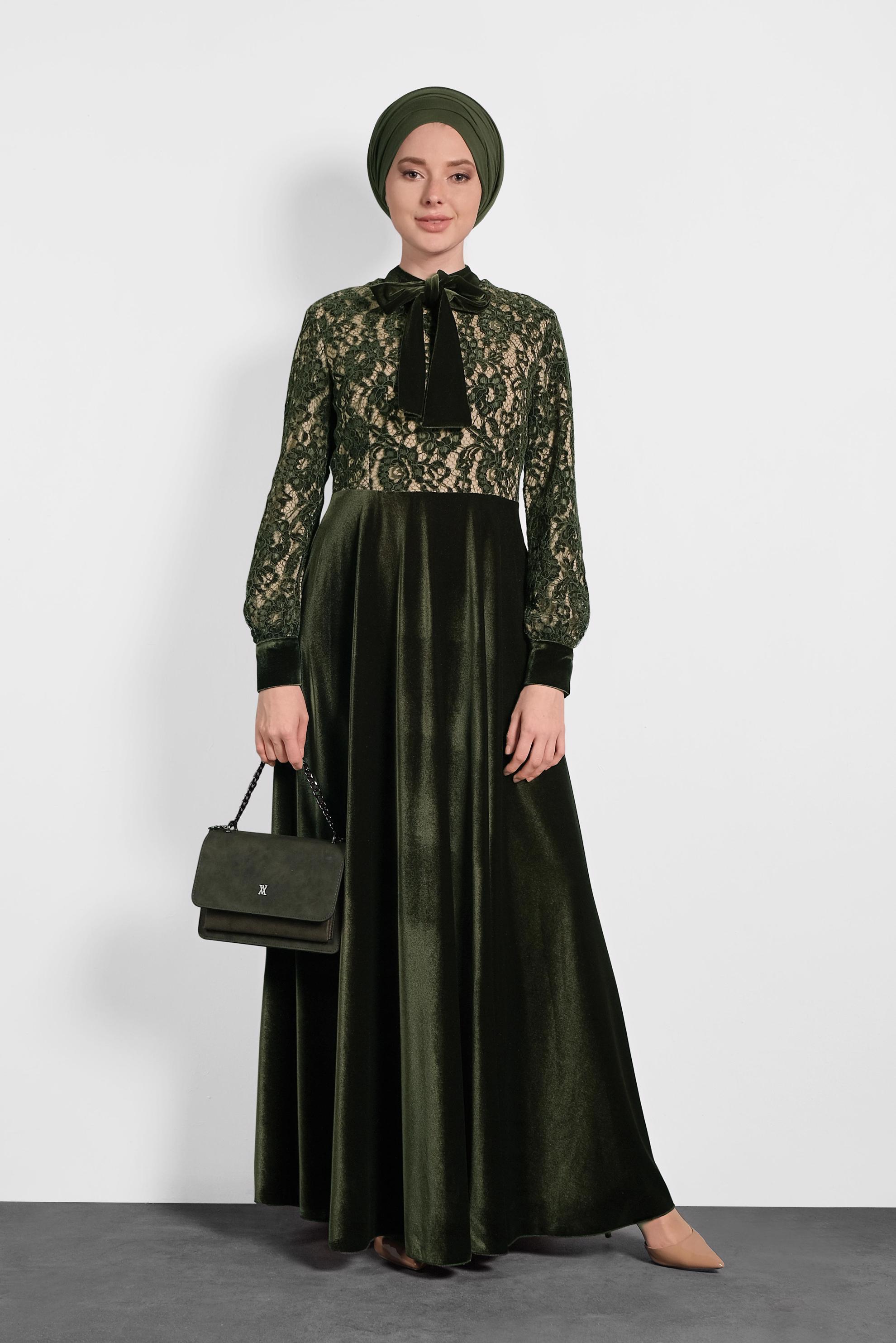 Tesettür giyim HAKİ PARLAK KADİFE GÜPÜRLÜ YAKASI BAĞLI ELBİSE 40239 