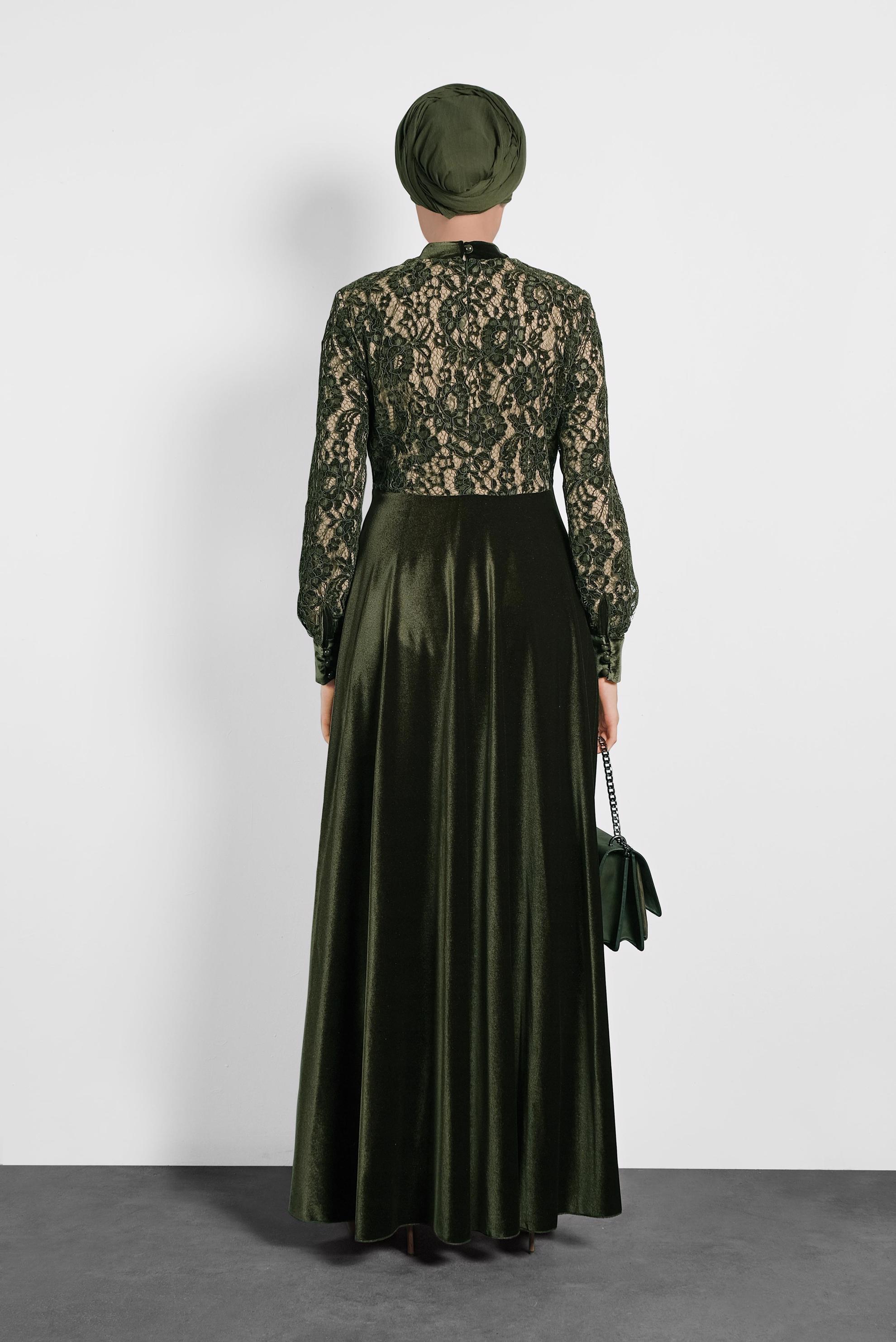 Tesettür giyim HAKİ PARLAK KADİFE GÜPÜRLÜ YAKASI BAĞLI ELBİSE 40239 