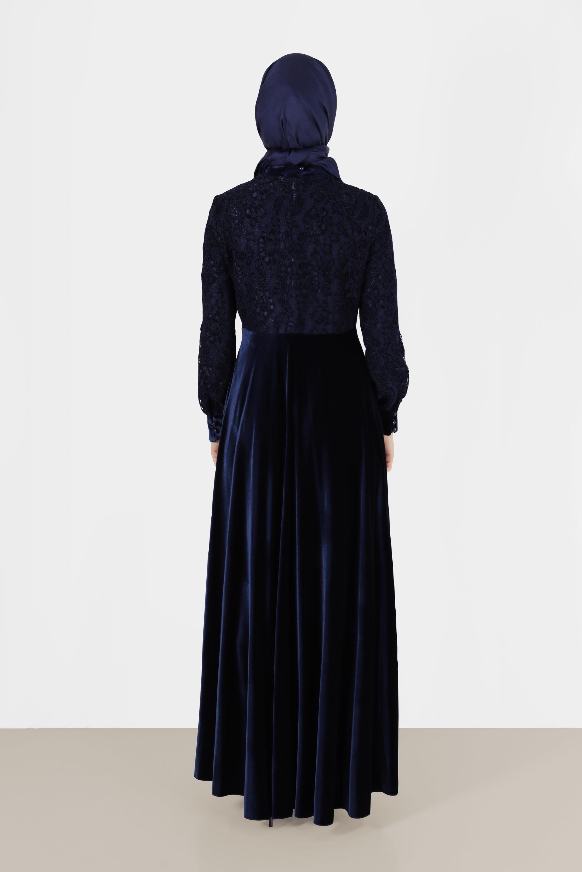 Tesettür giyim LACİVERT PARLAK KADİFE GÜPÜRLÜ YAKASI BAĞLI ELBİSE 40239 