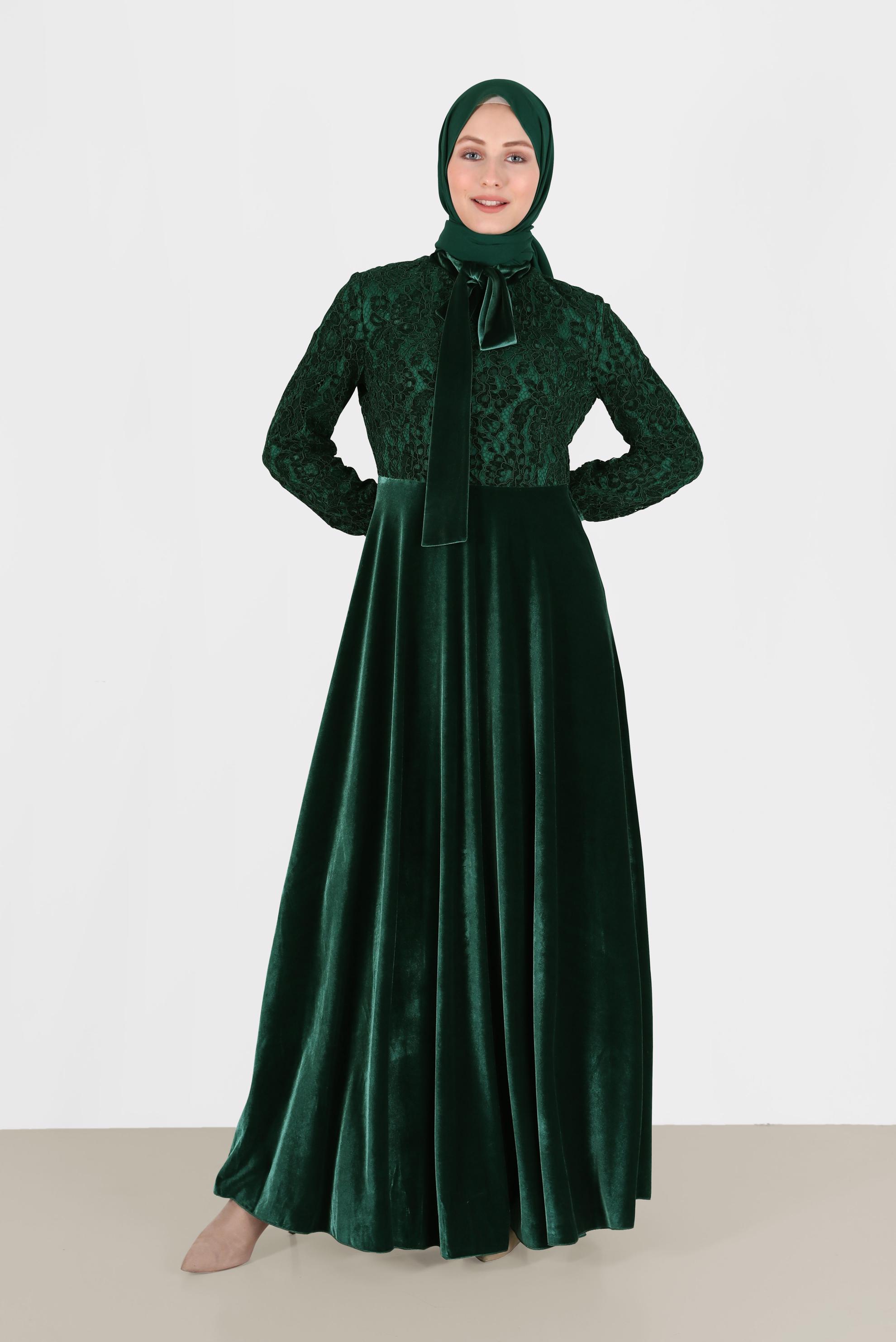 Tesettür giyim YEŞİL PARLAK KADİFE GÜPÜRLÜ YAKASI BAĞLI ELBİSE 40239 
