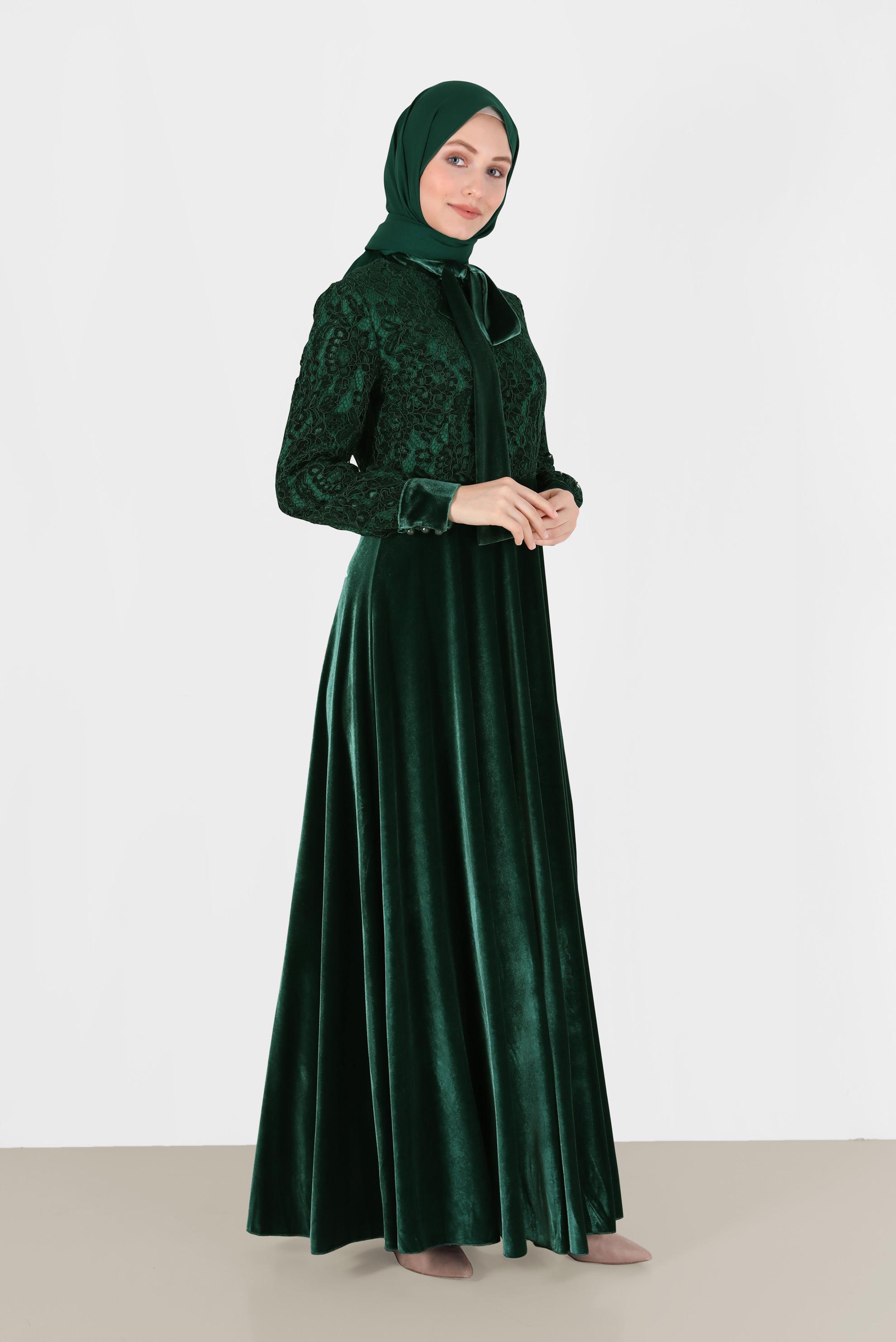 Tesettür giyim YEŞİL PARLAK KADİFE GÜPÜRLÜ YAKASI BAĞLI ELBİSE 40239 