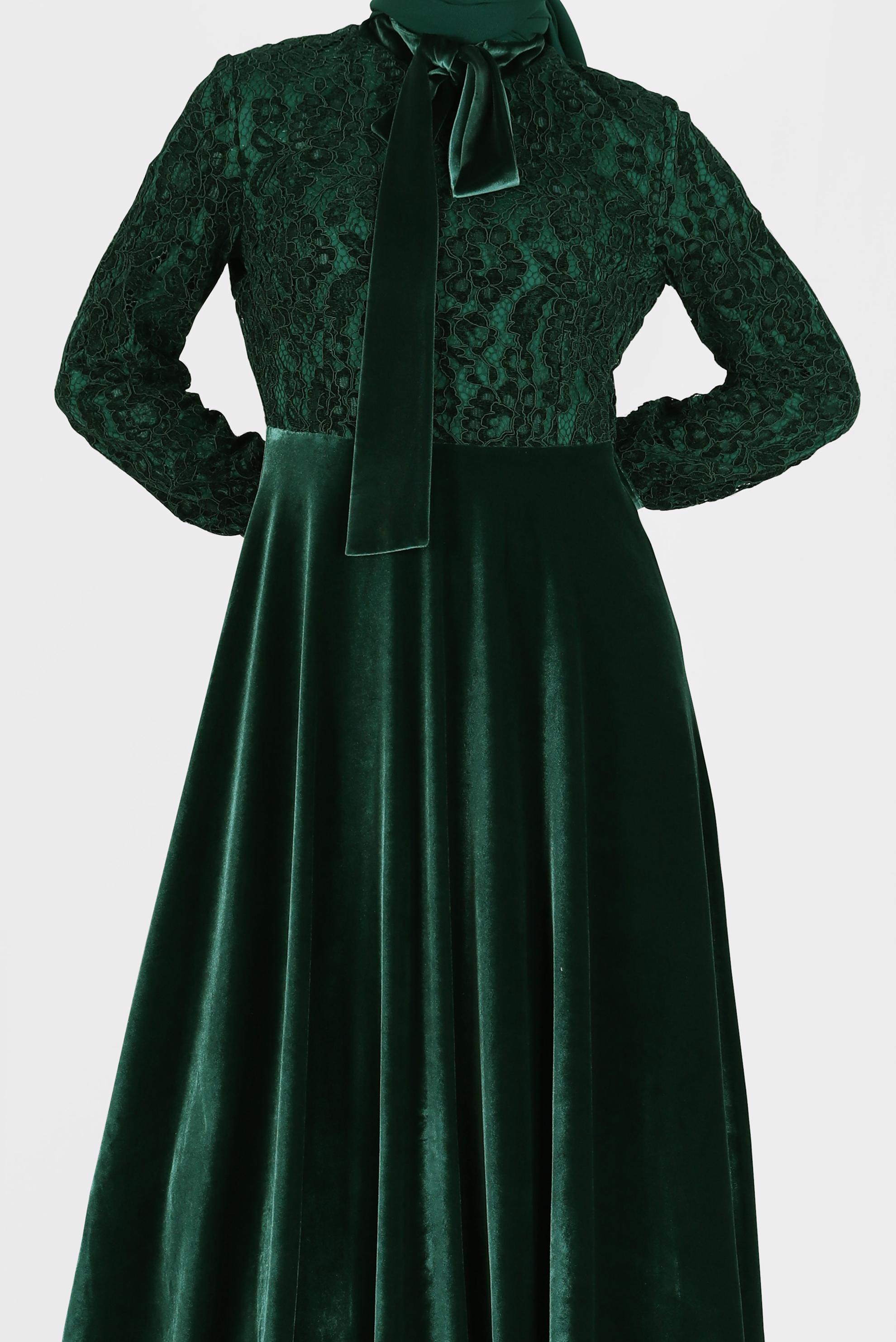 Tesettür giyim YEŞİL PARLAK KADİFE GÜPÜRLÜ YAKASI BAĞLI ELBİSE 40239 