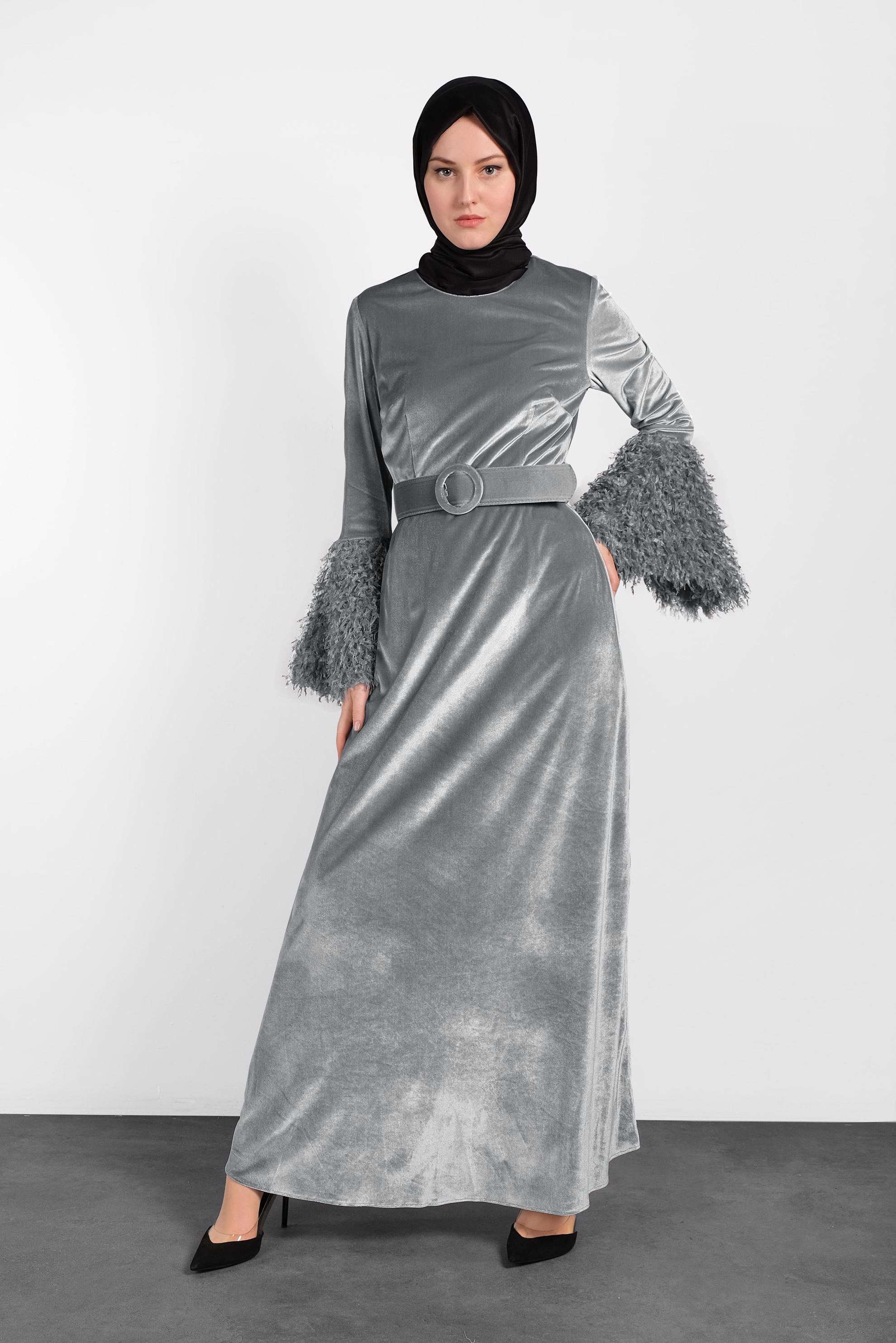 Tesettür giyim GÜMÜŞ PARLAK KADİFE KEMERLİ TÜYLÜ ELBİSE 40249