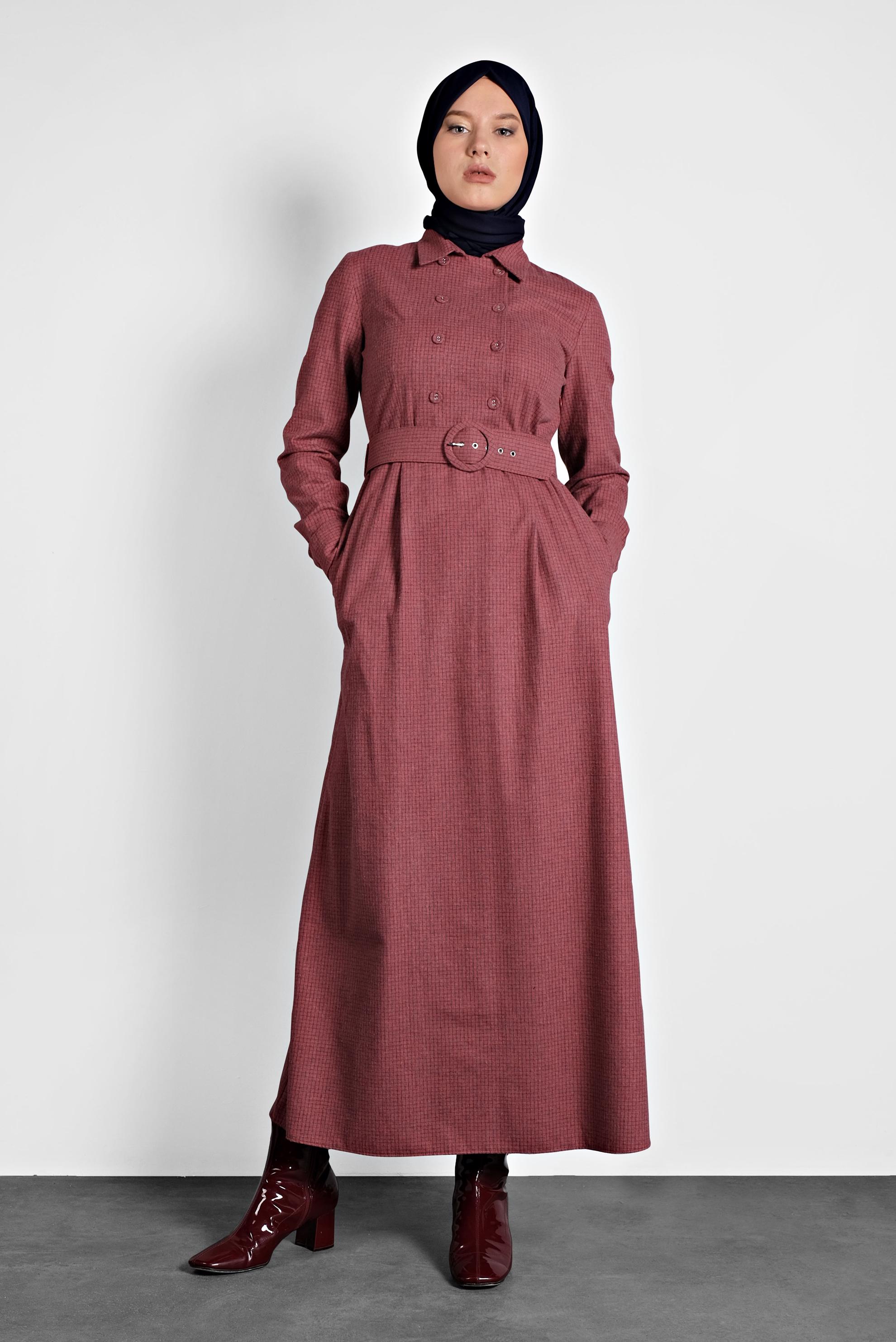 Tesettür giyim KIRMIZI KEMERLİ DÜĞMELİ ELBİSE 40270