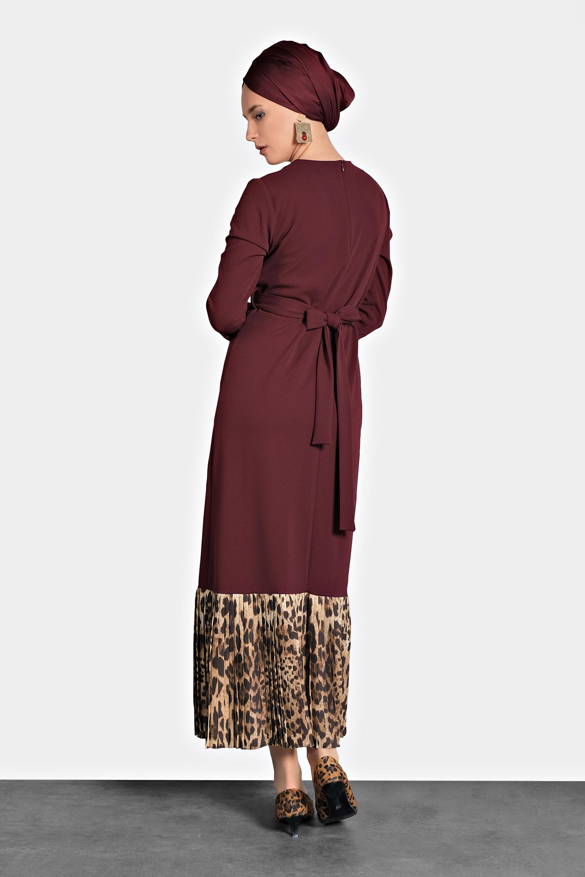 Tesettür giyim BORDO KUŞAKLI LEOPAR DESENLİ ELBİSE 40272