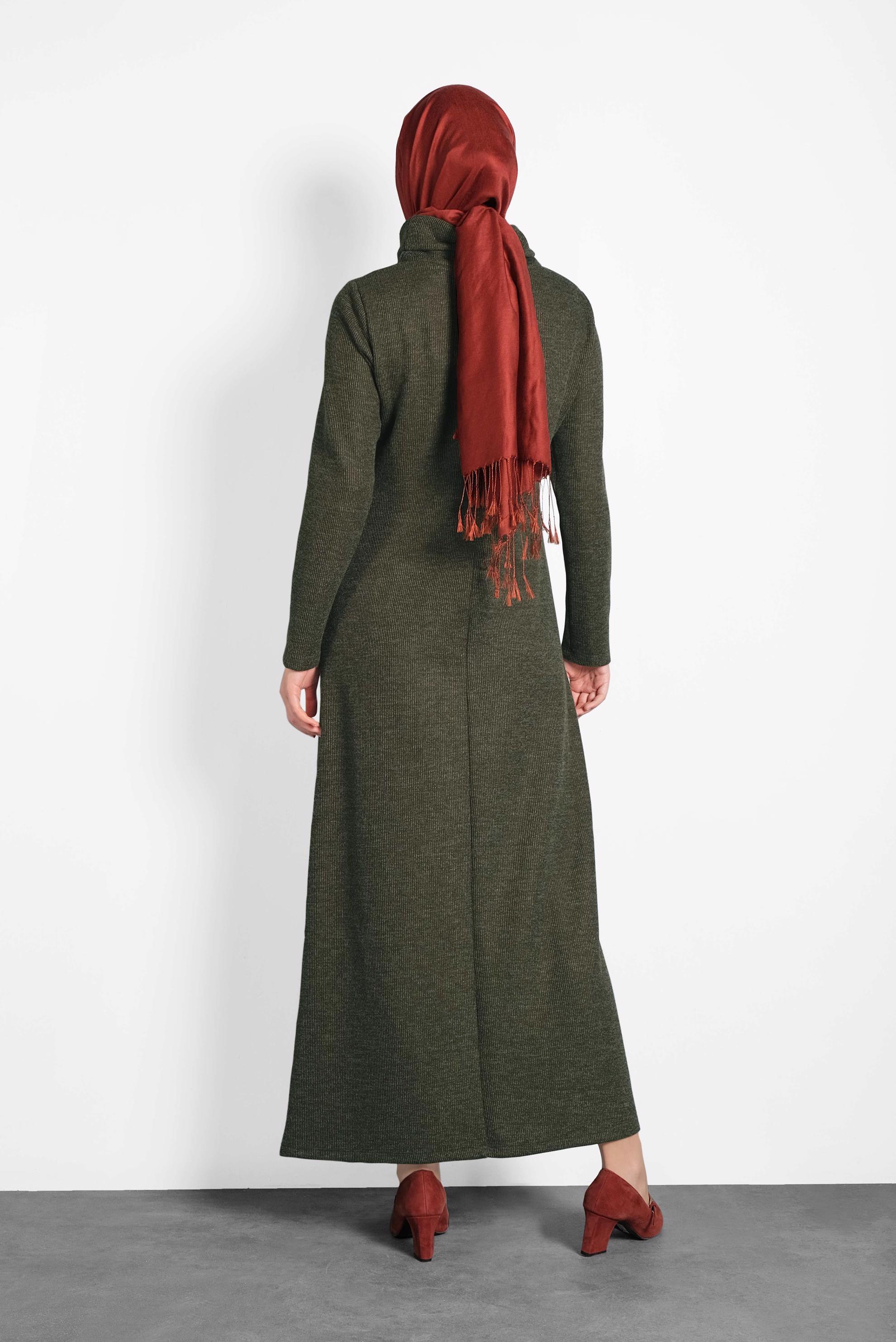 Tesettür giyim HAKİ BOĞAZLI TRİKO ÖRME ELBİSE 40273 