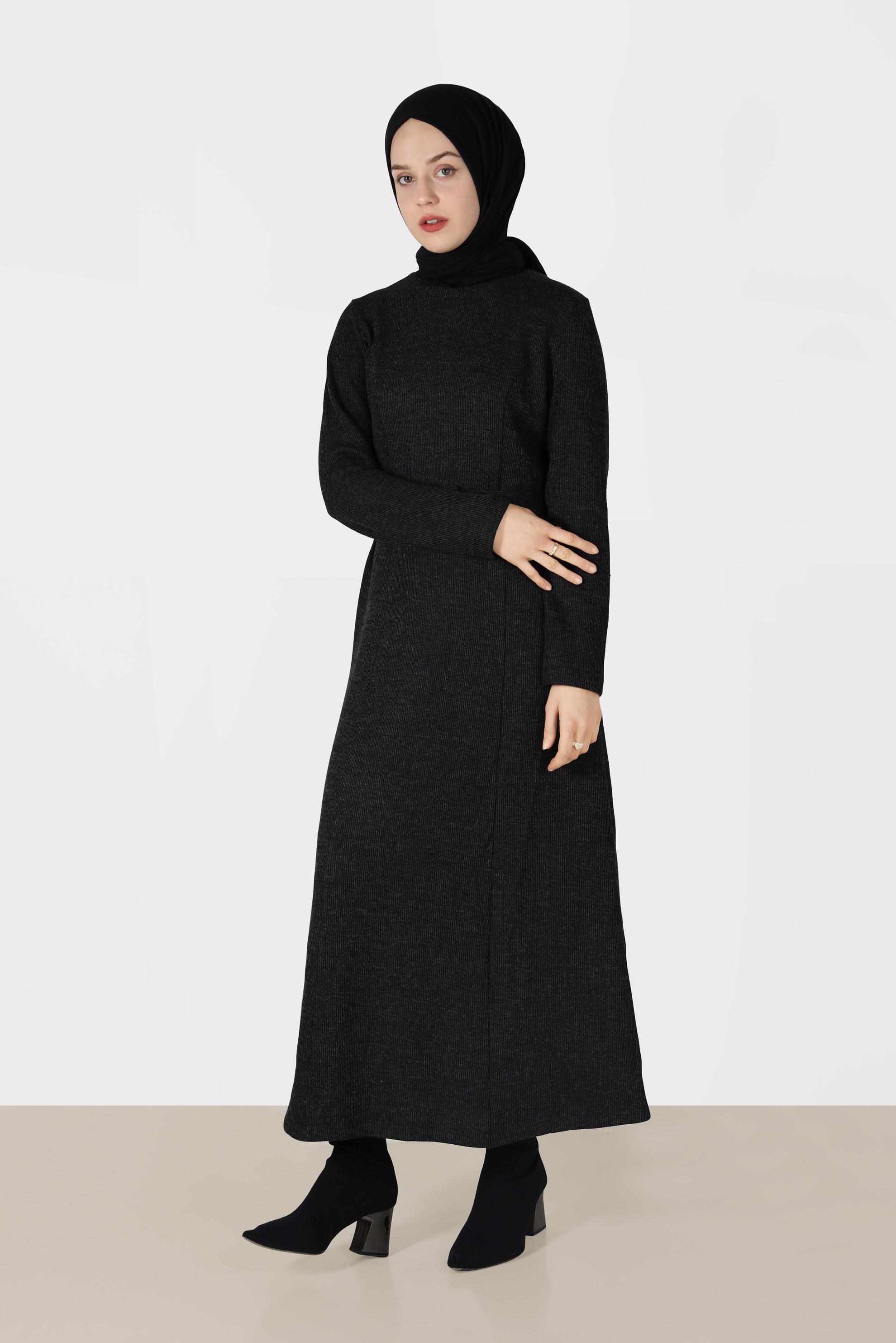 Tesettür giyim SİYAH KEMERLİ TRİKO ELBİSE 40274 