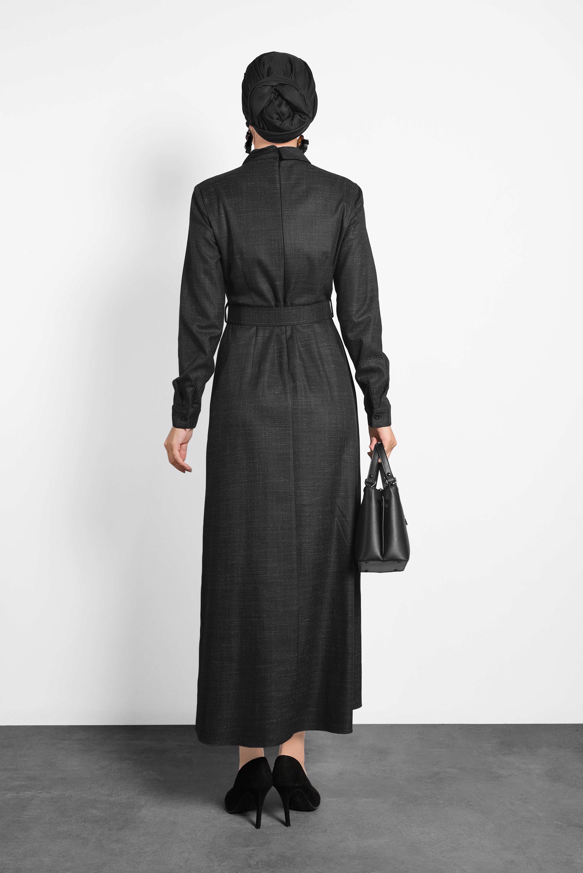 Tesettür giyim SİYAH KEMERLİ BALIKÇI YAKA ELBİSE 40289