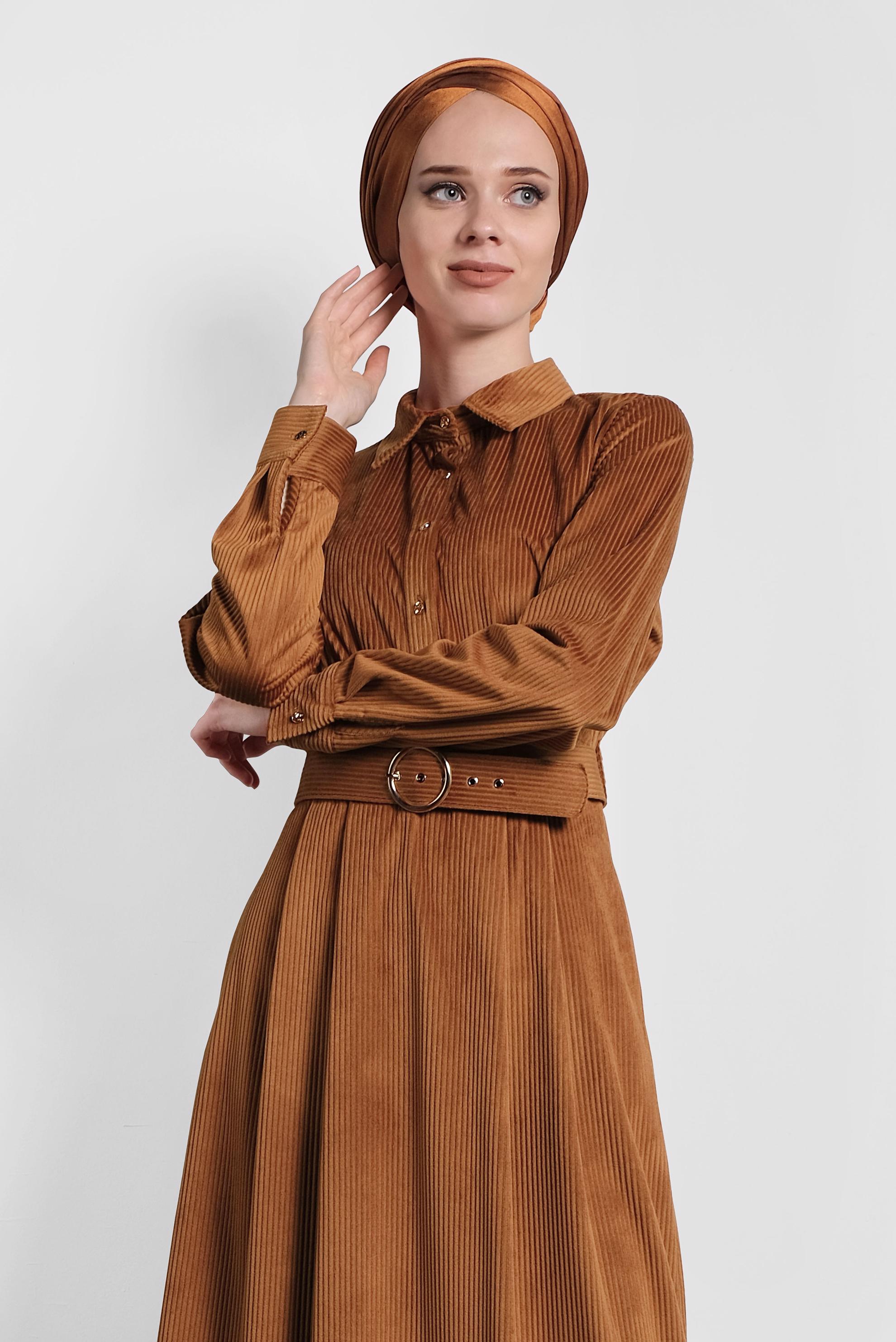 Tesettür giyim TABA KADİFE KEMERLİ ELBİSE 40329 