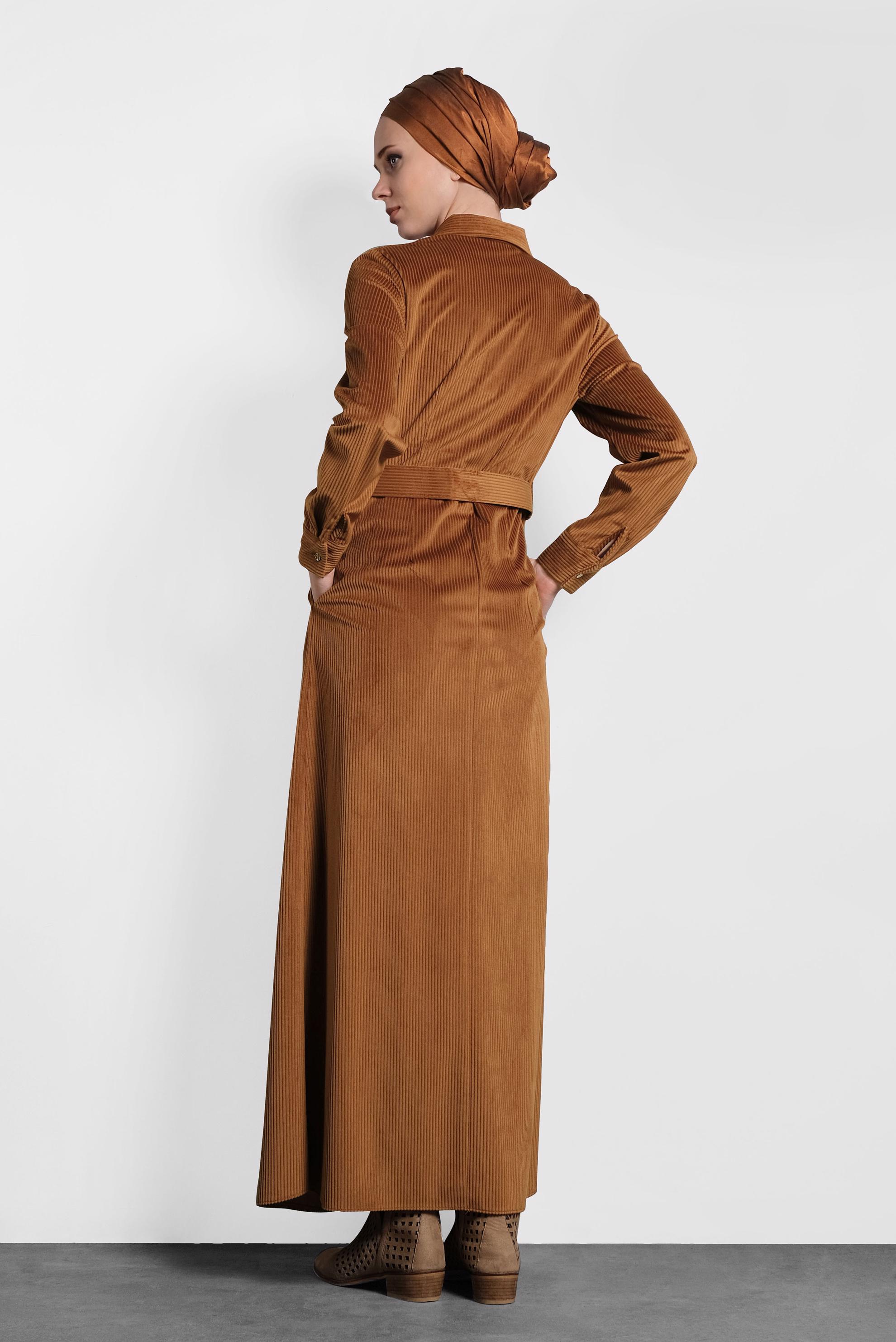 Tesettür giyim TABA KADİFE KEMERLİ ELBİSE 40329 