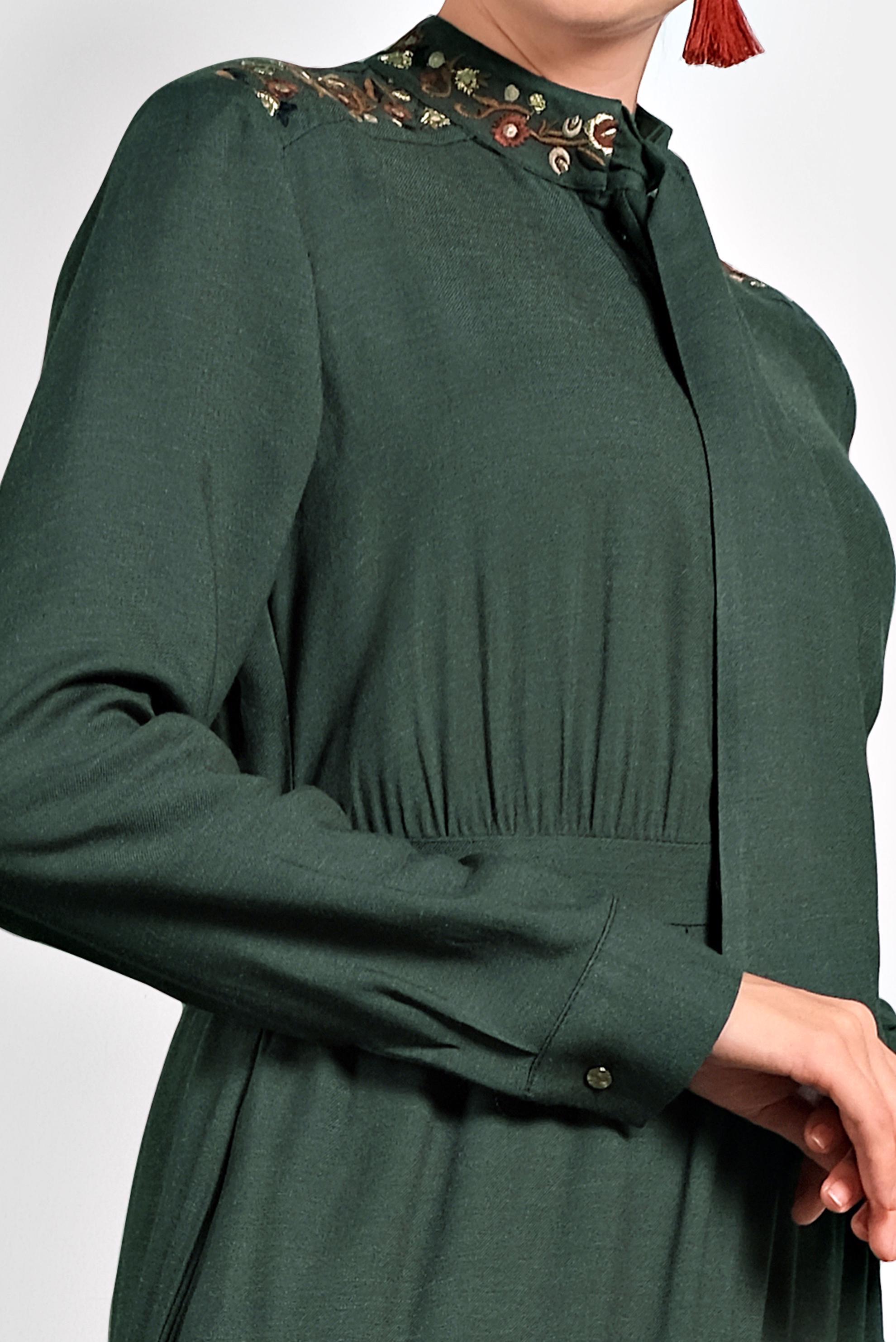 Tesettür giyim YEŞİL NAKIŞLI YAKASI BAĞLI ELBİSE 40330