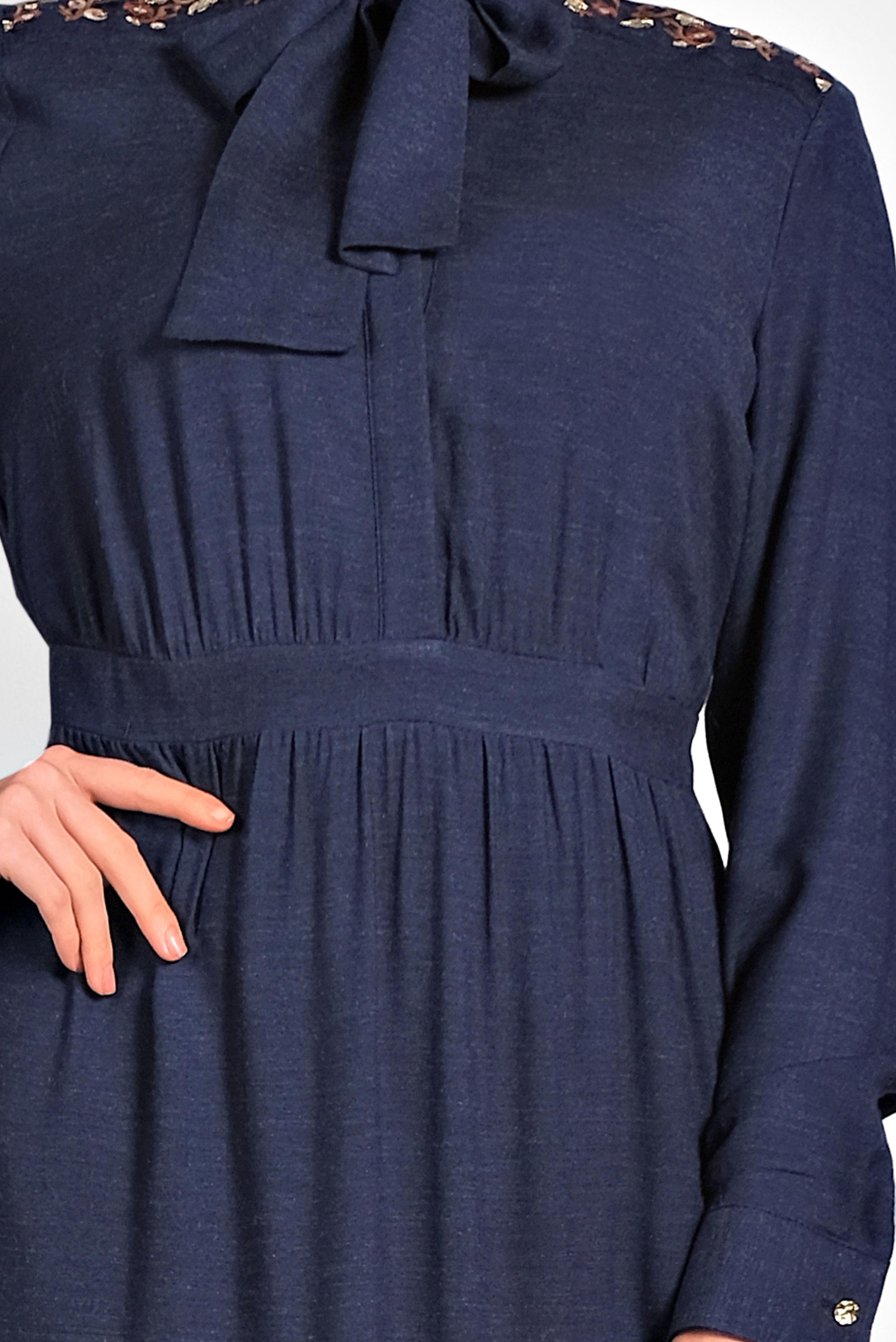 Tesettür giyim LACİVERT NAKIŞLI YAKASI BAĞLI ELBİSE 40330