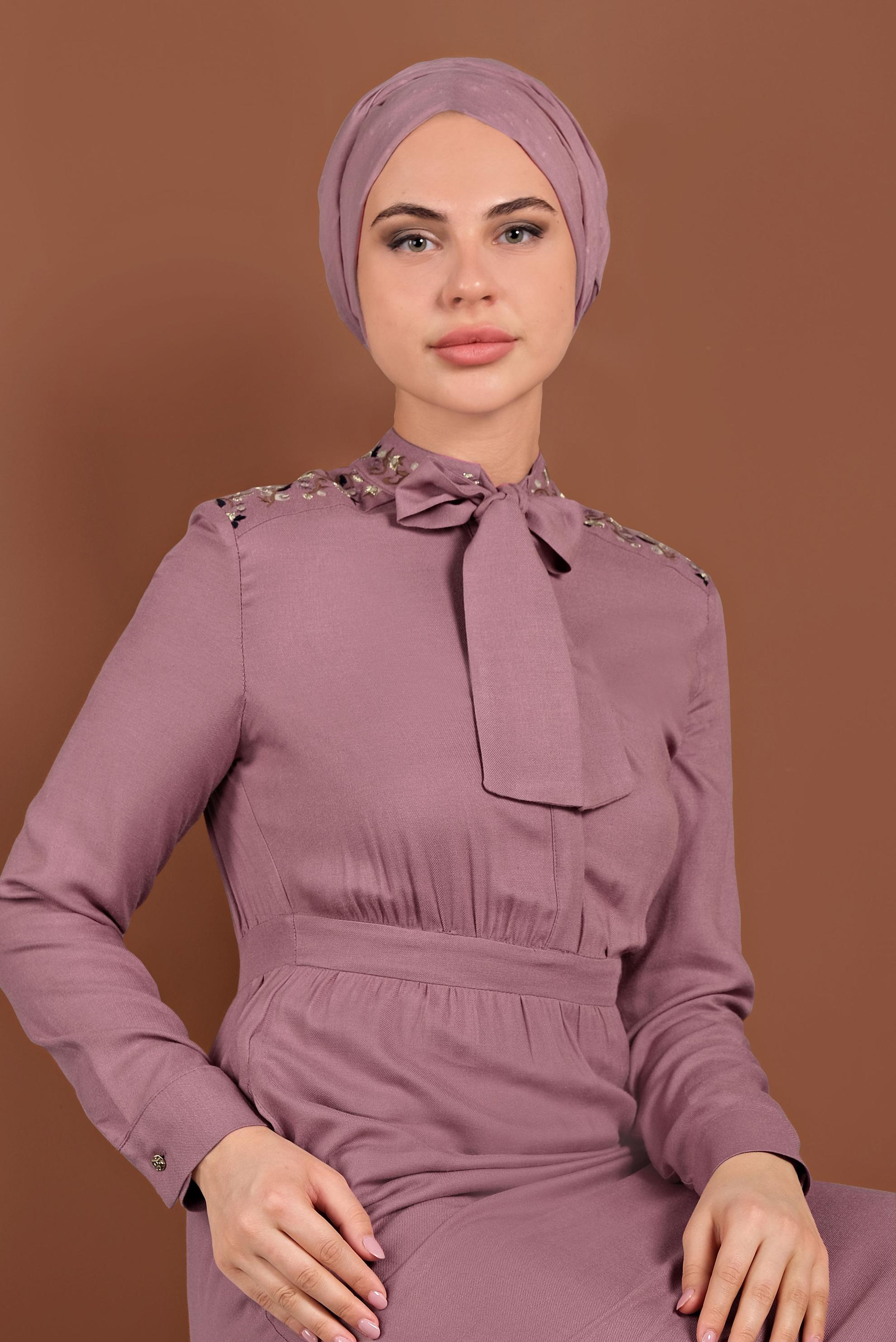 Tesettür giyim PUDRA NAKIŞLI YAKASI BAĞLI ELBİSE 40330