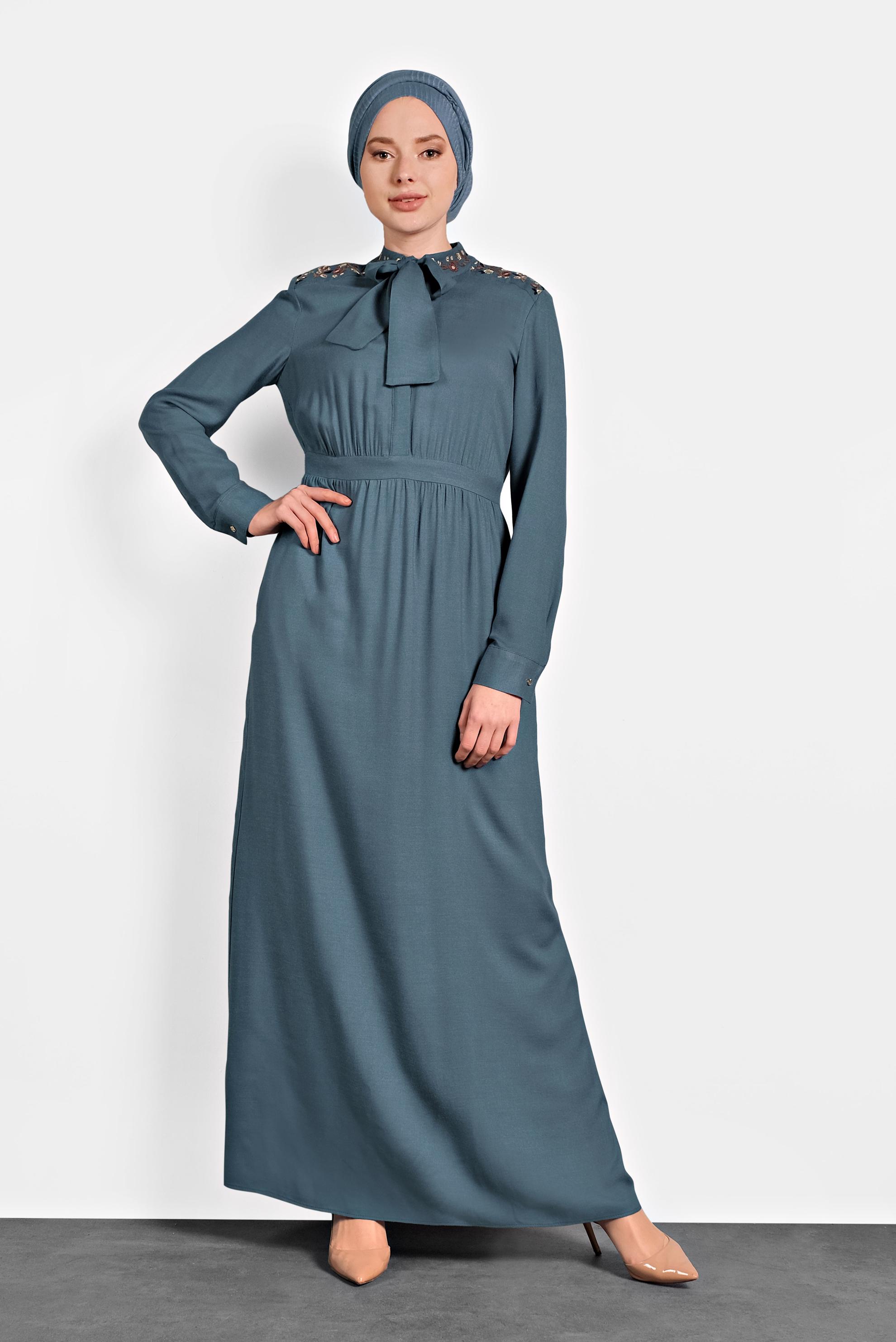 Tesettür giyim LACİVERT NAKIŞLI YAKASI BAĞLI ELBİSE 40330