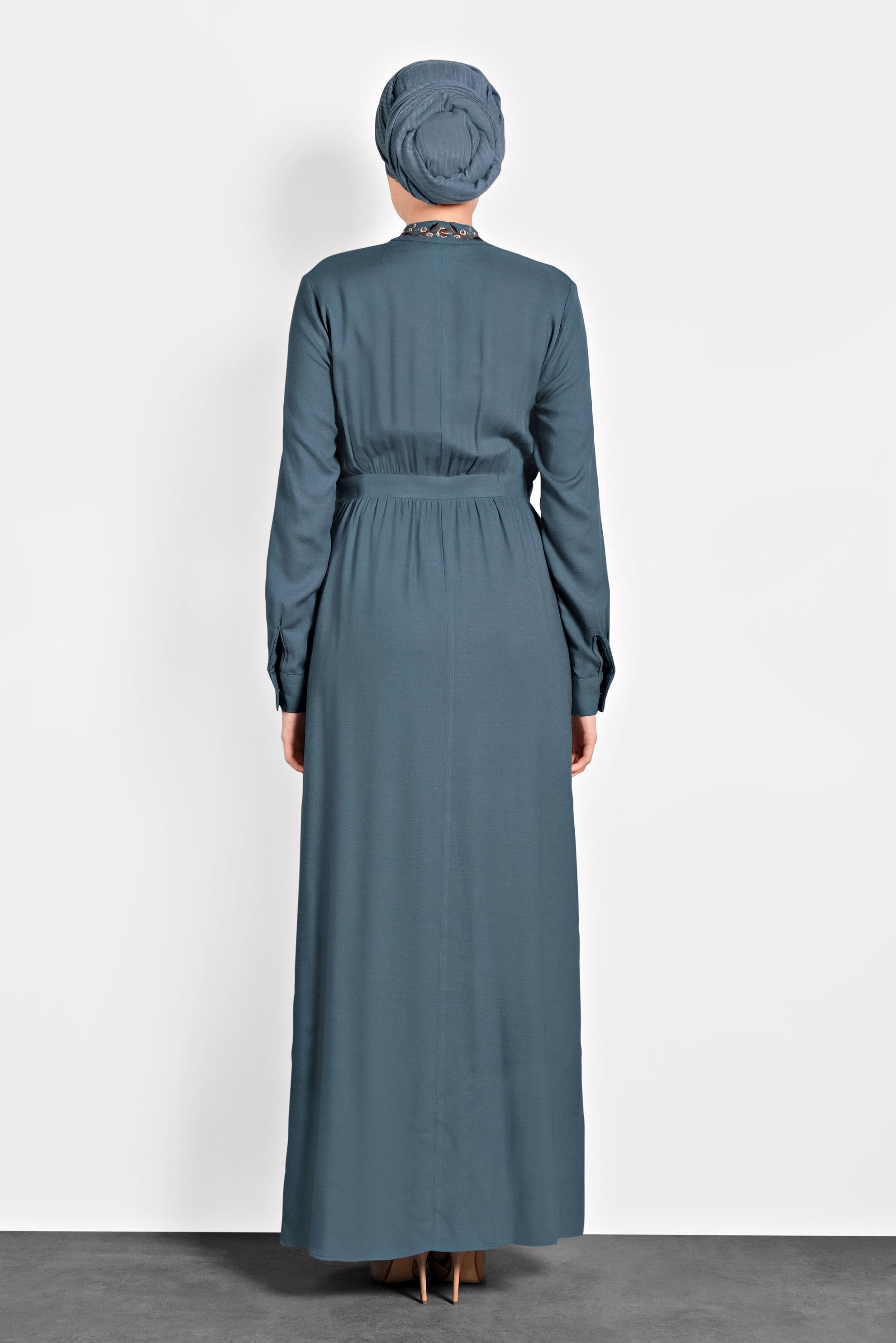 Tesettür giyim LACİVERT NAKIŞLI YAKASI BAĞLI ELBİSE 40330