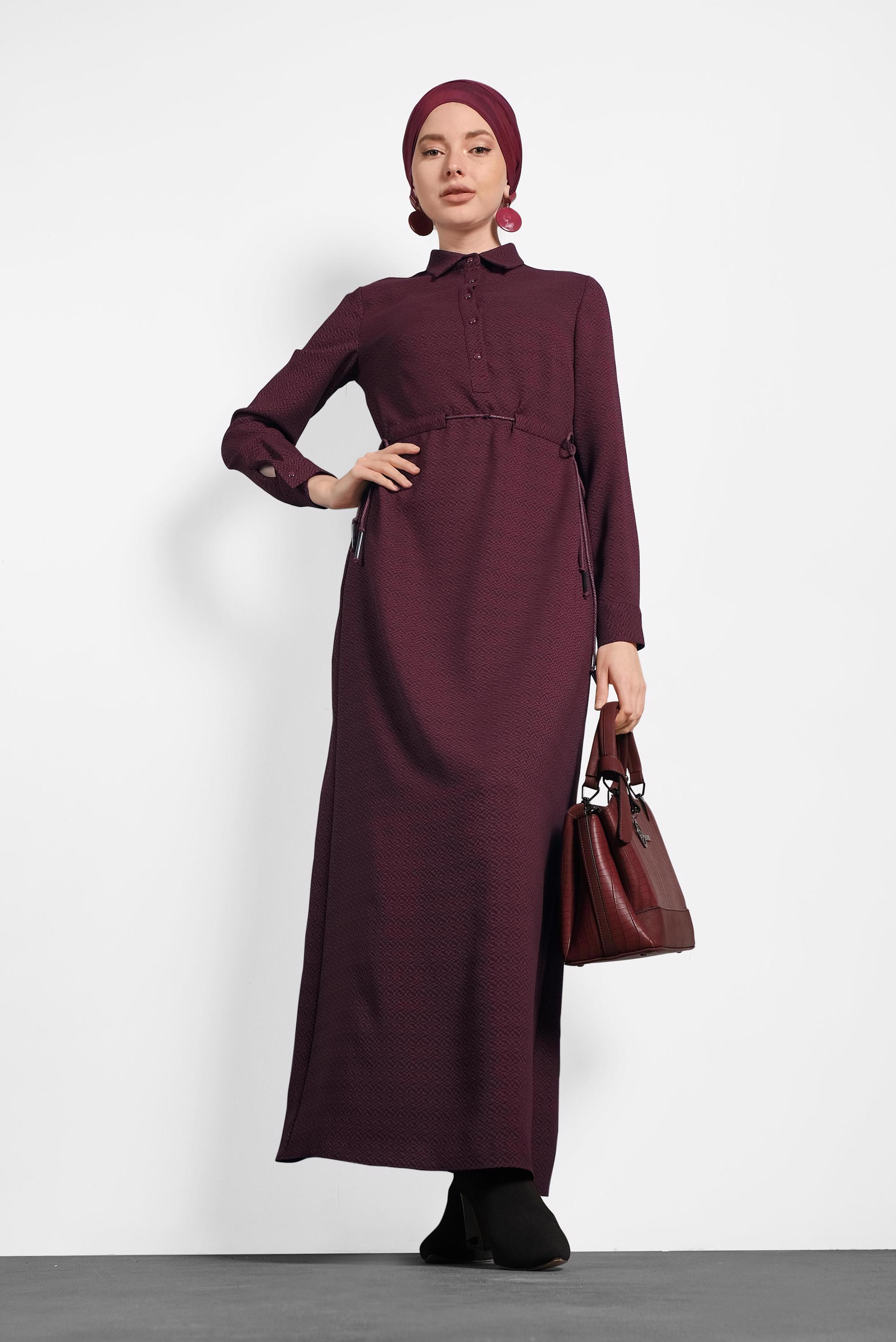 Tesettür giyim BORDO DÜĞMELİ BELİ BAĞCIKLI ELBİSE 40338 