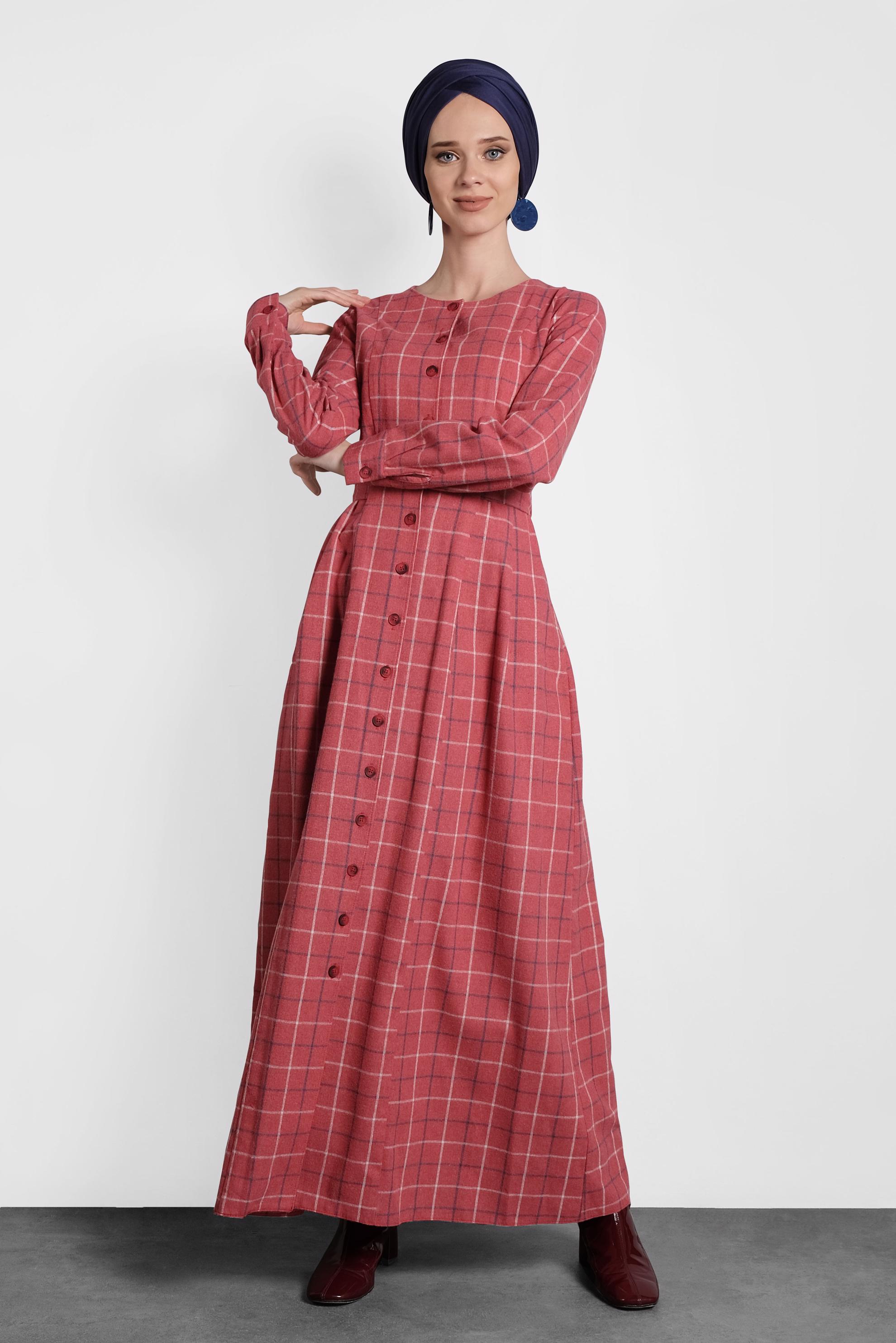 Tesettür giyim KIRMIZI EKOSE DÜĞMELİ ELBİSE 40370