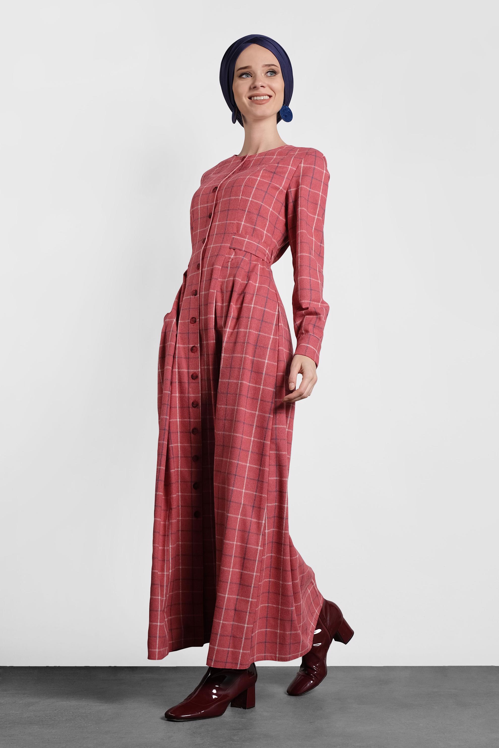 Tesettür giyim KIRMIZI EKOSE DÜĞMELİ ELBİSE 40370