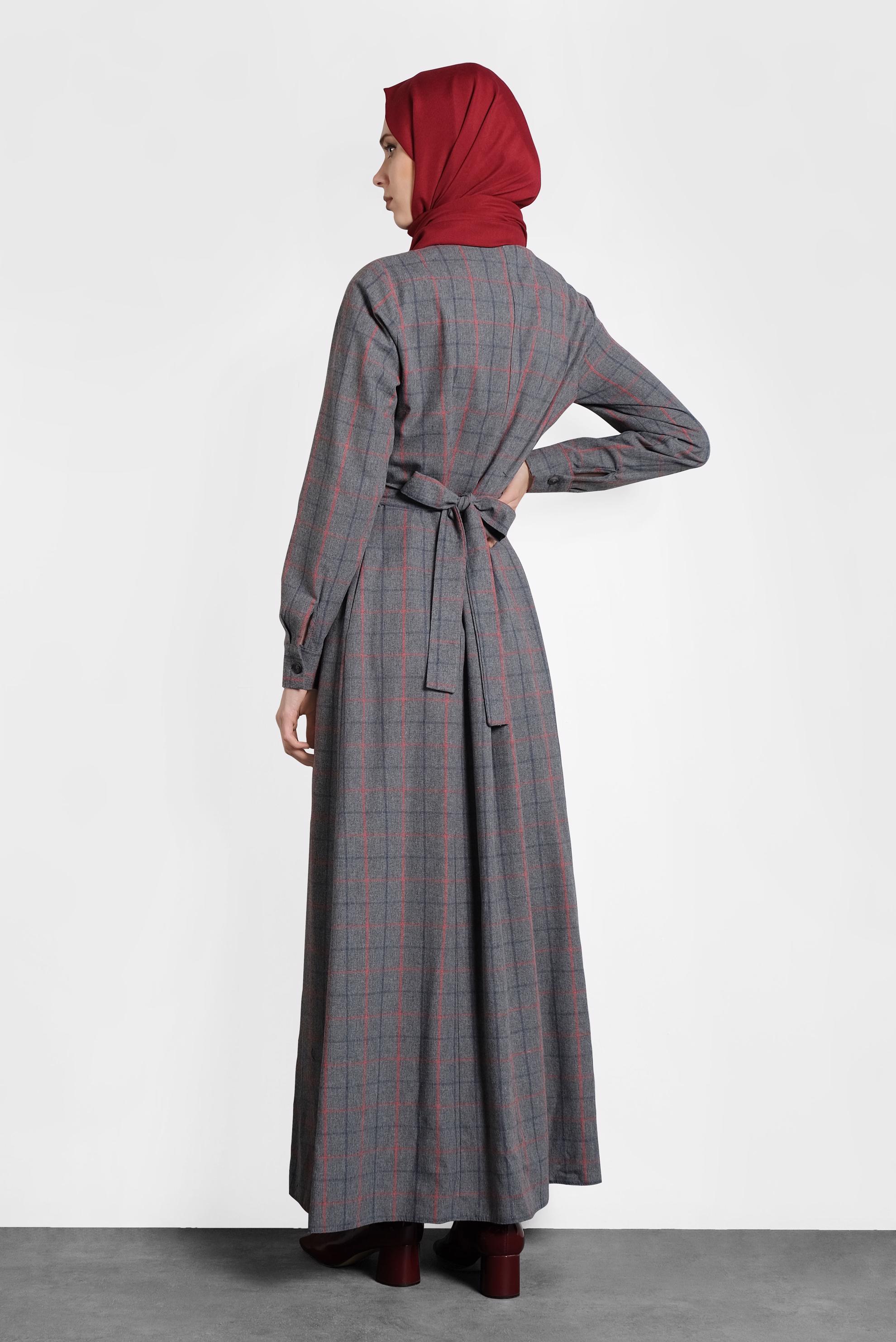 Tesettür giyim GRİ EKOSE DÜĞMELİ ELBİSE 40370