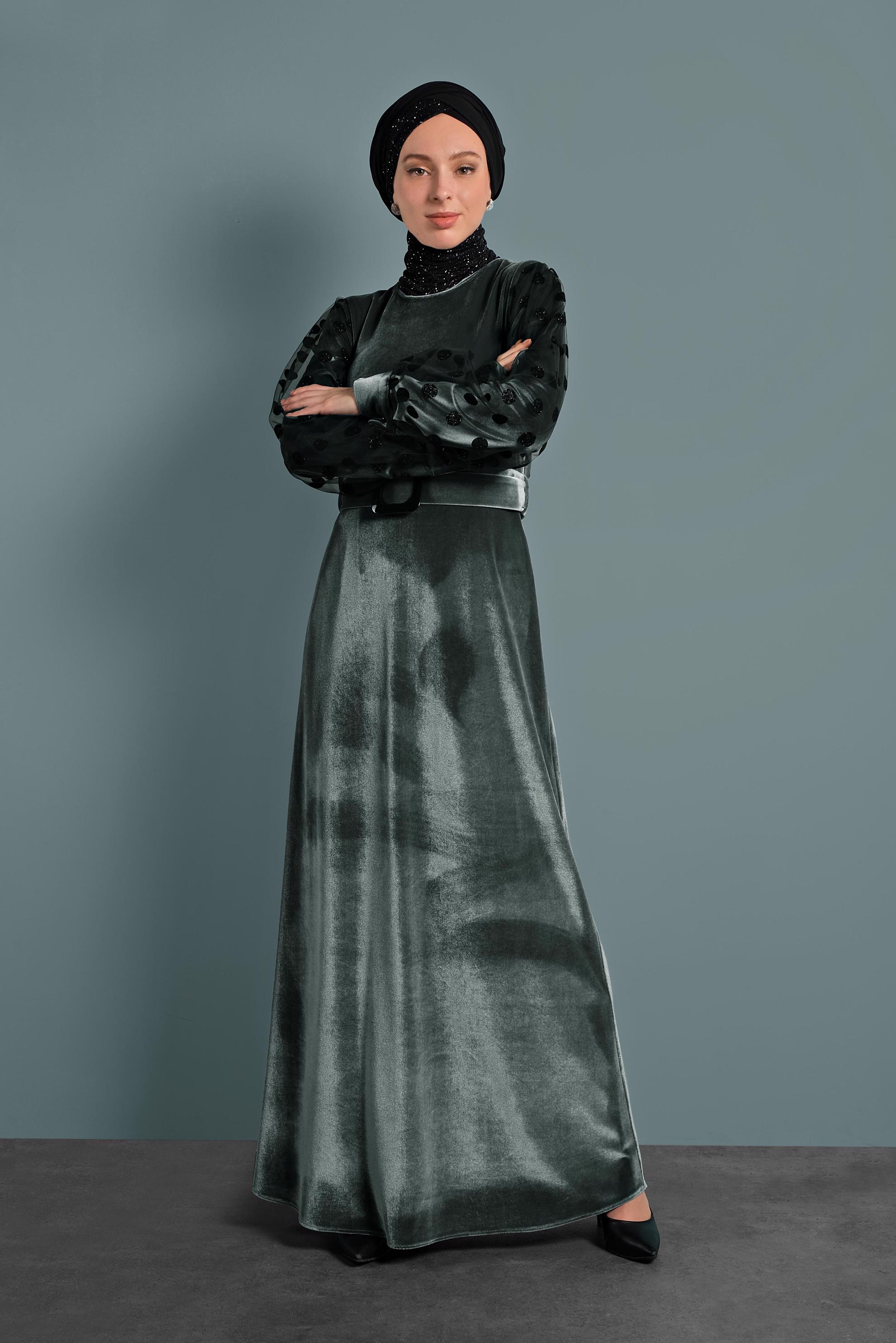 Tesettür giyim GRİ KADİFE KOLLARI TÜLLÜ KEMERLİ ELBİSE 40378 