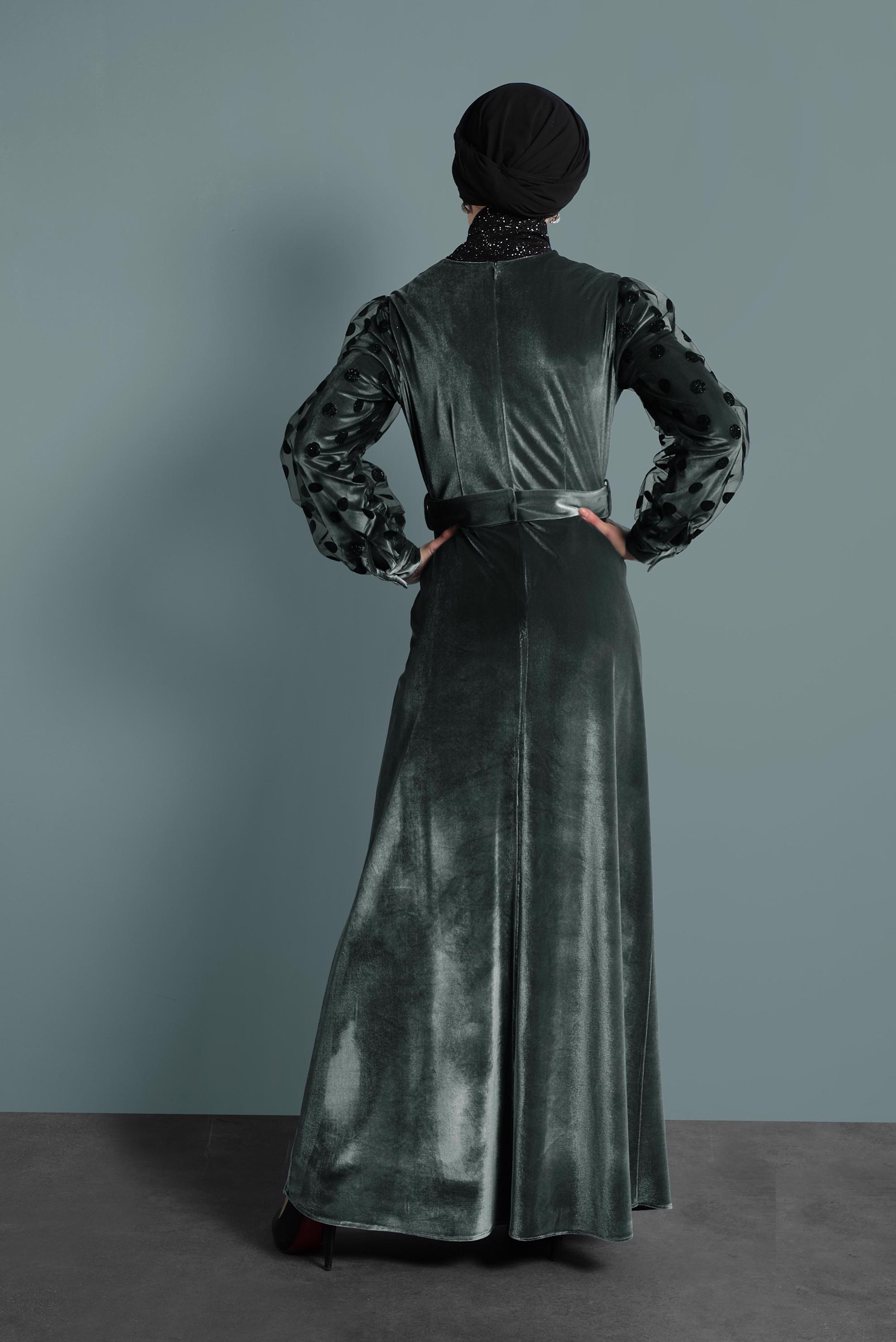 Tesettür giyim GRİ KADİFE KOLLARI TÜLLÜ KEMERLİ ELBİSE 40378 