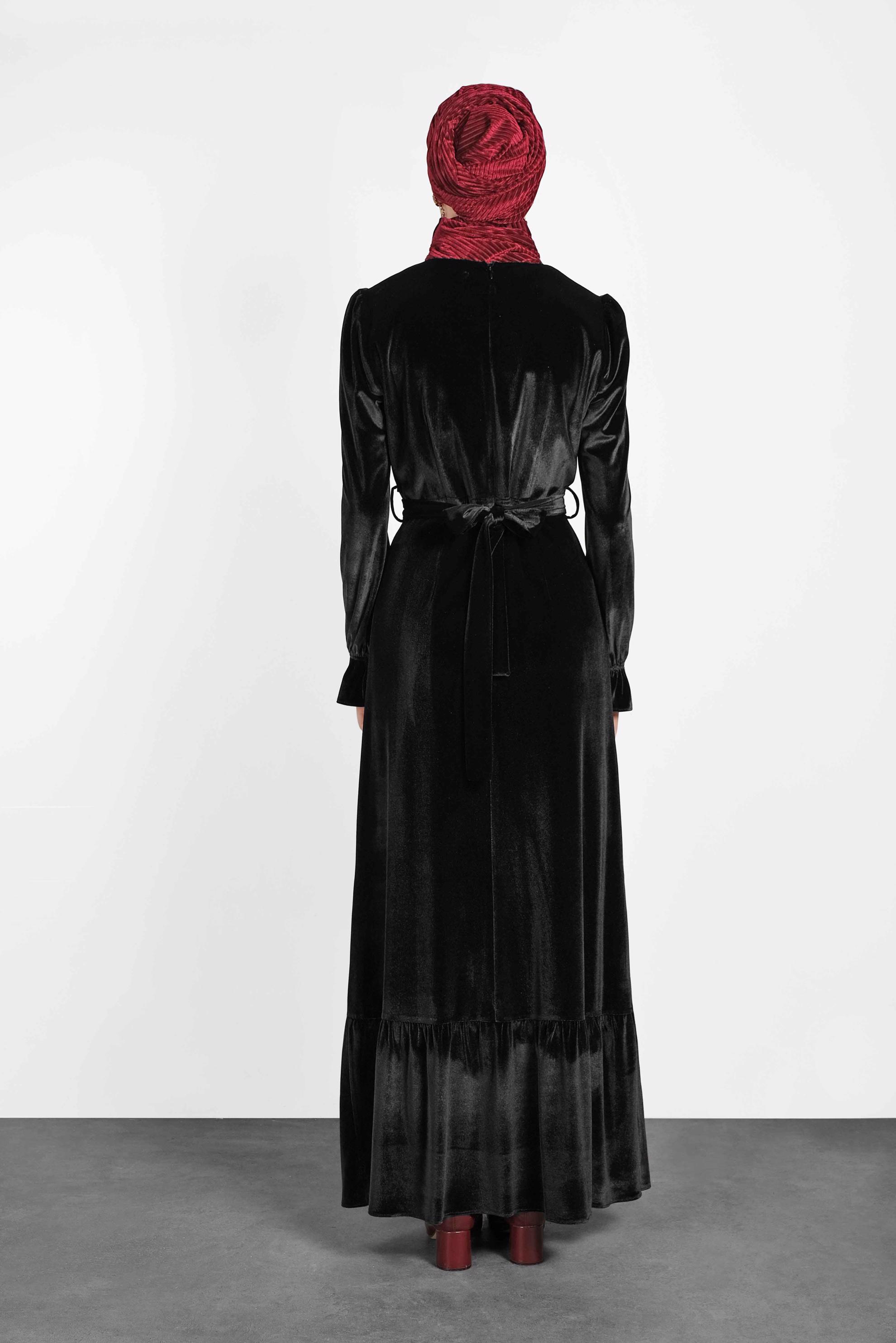 Tesettür giyim SİYAH KUŞAKLI NAKIŞLI ELBİSE 40379	