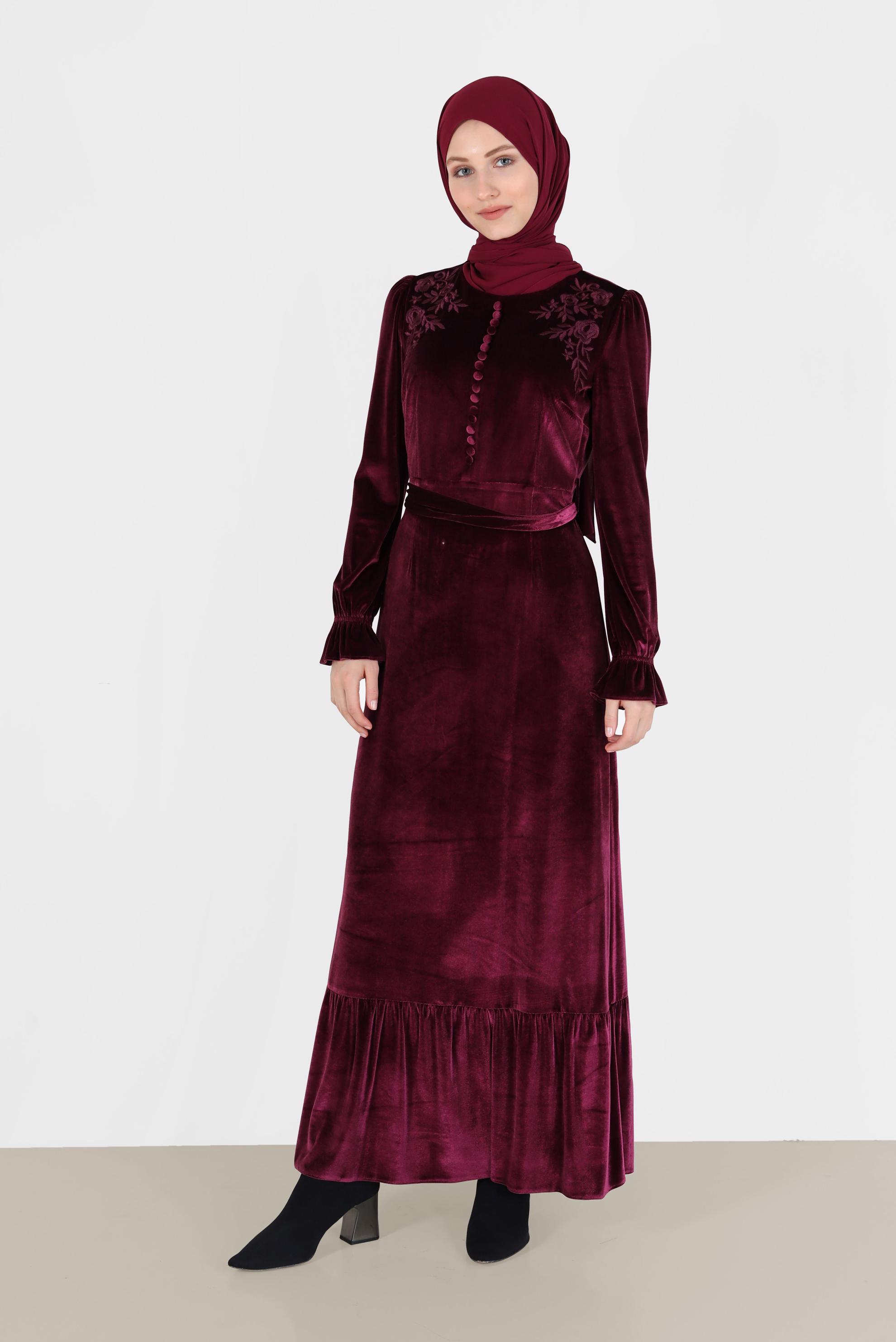 Tesettür giyim BORDO KUŞAKLI NAKIŞLI ELBİSE 40379	