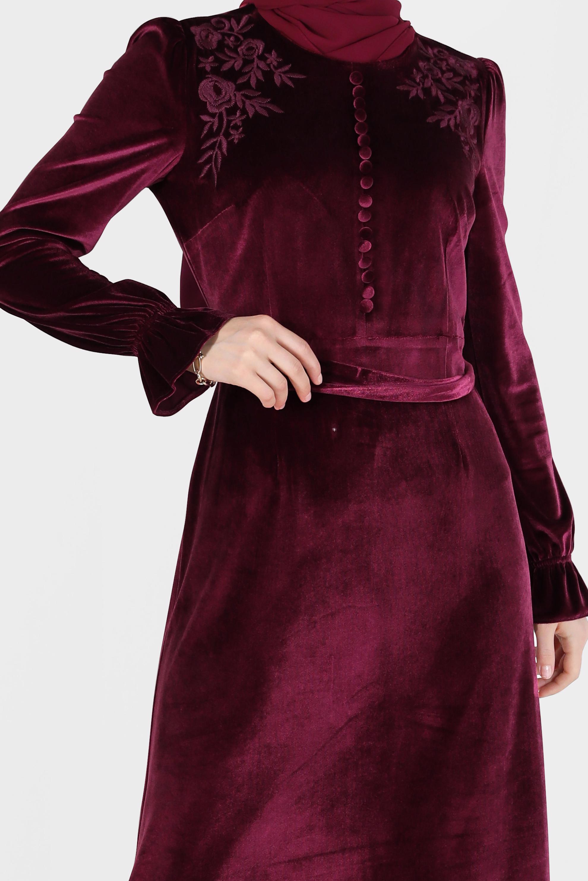 Tesettür giyim BORDO KUŞAKLI NAKIŞLI ELBİSE 40379	