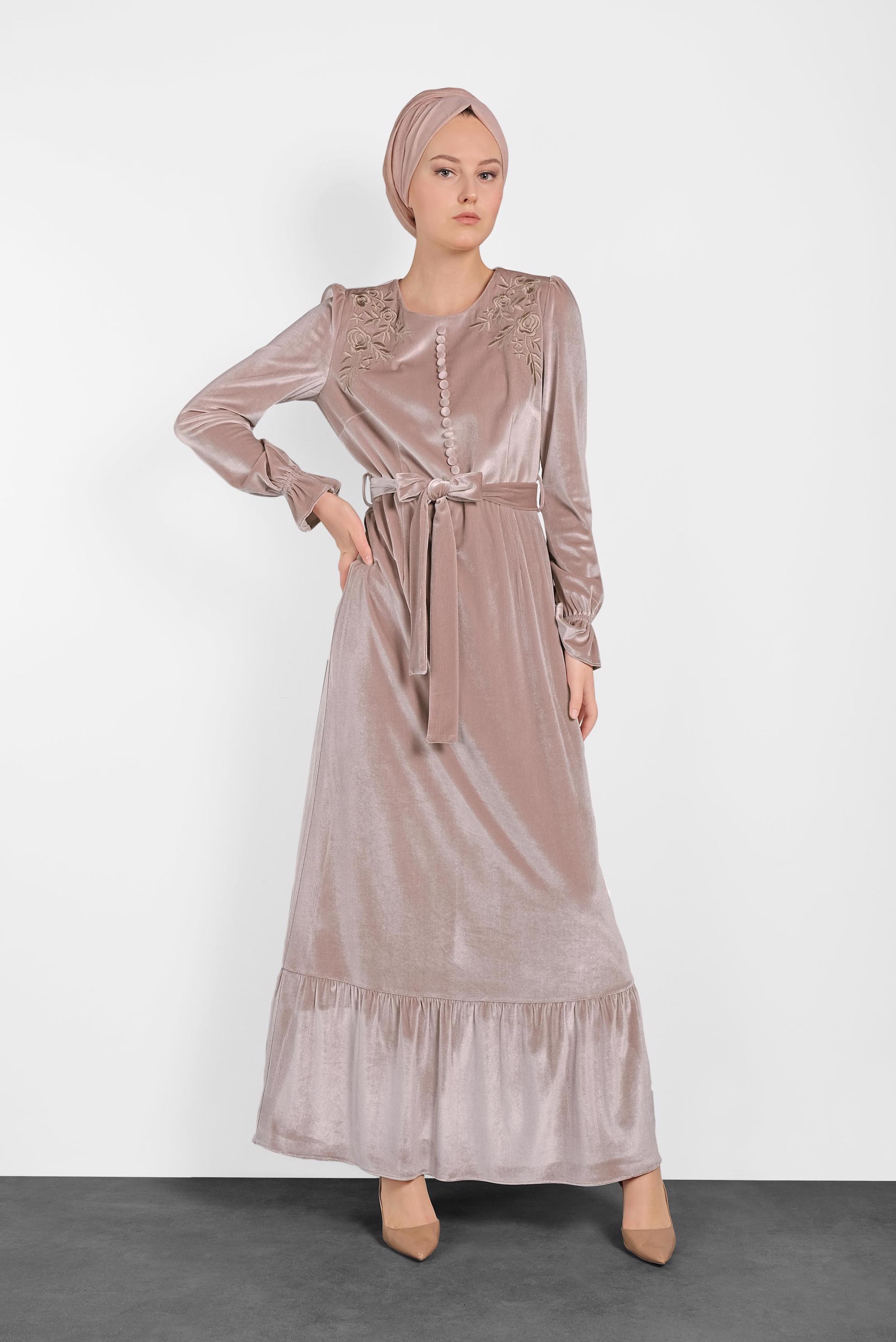 Tesettür giyim PUDRA KUŞAKLI NAKIŞLI ELBİSE 40379	