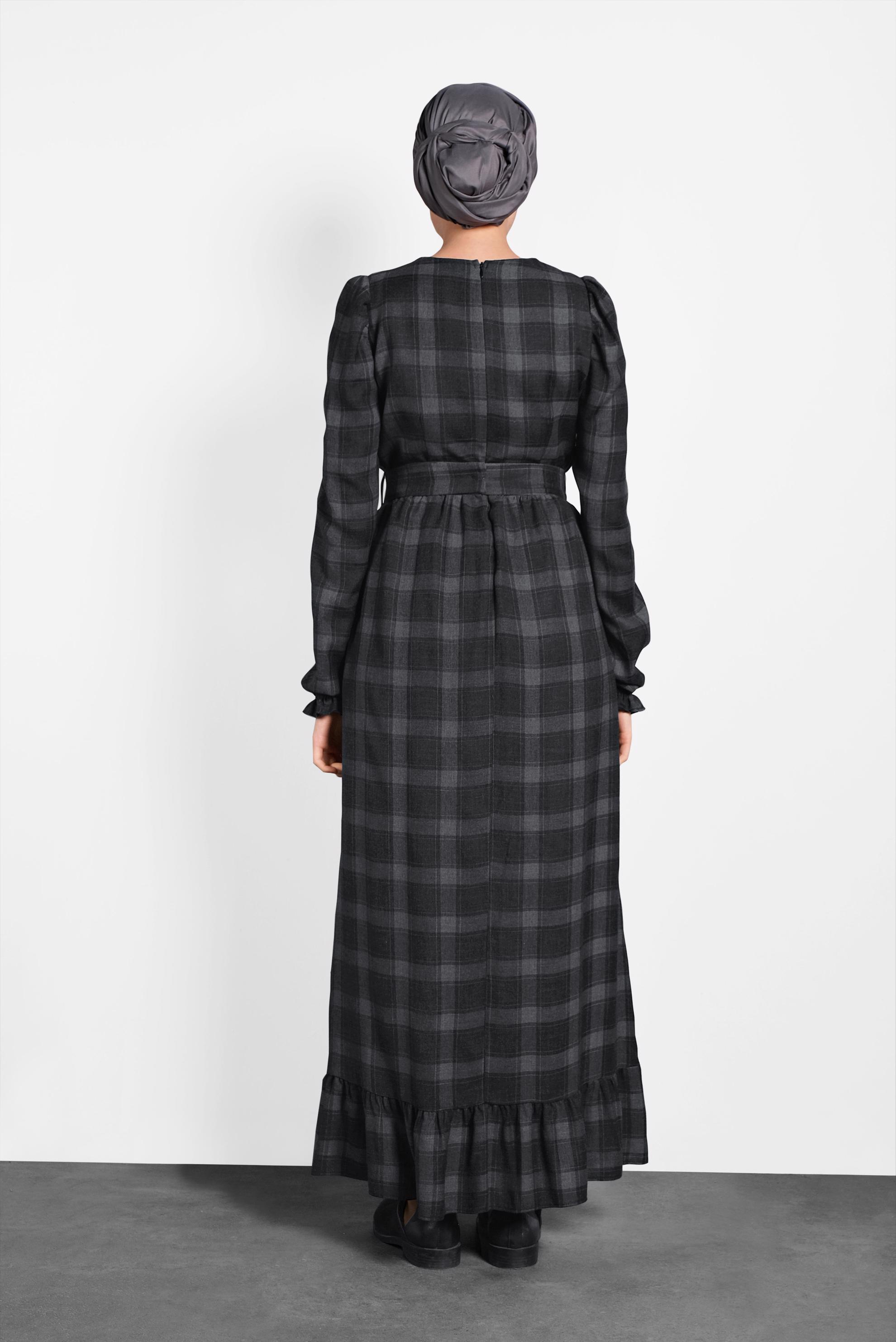 Tesettür giyim SİYAH DÜĞMELİ EKOSE ELBİSE 40383 