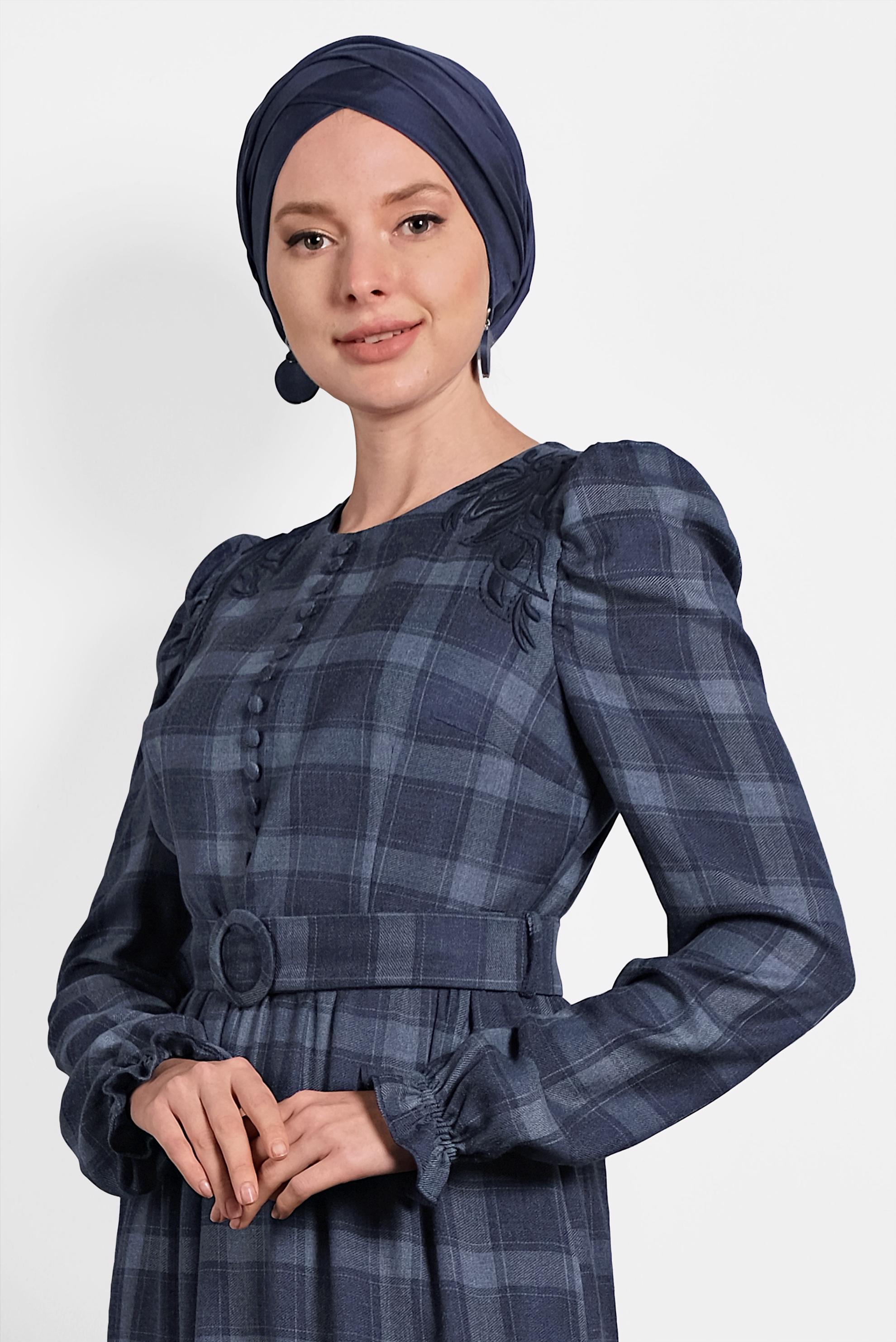 Tesettür giyim LACİVERT DÜĞMELİ EKOSE ELBİSE 40383 