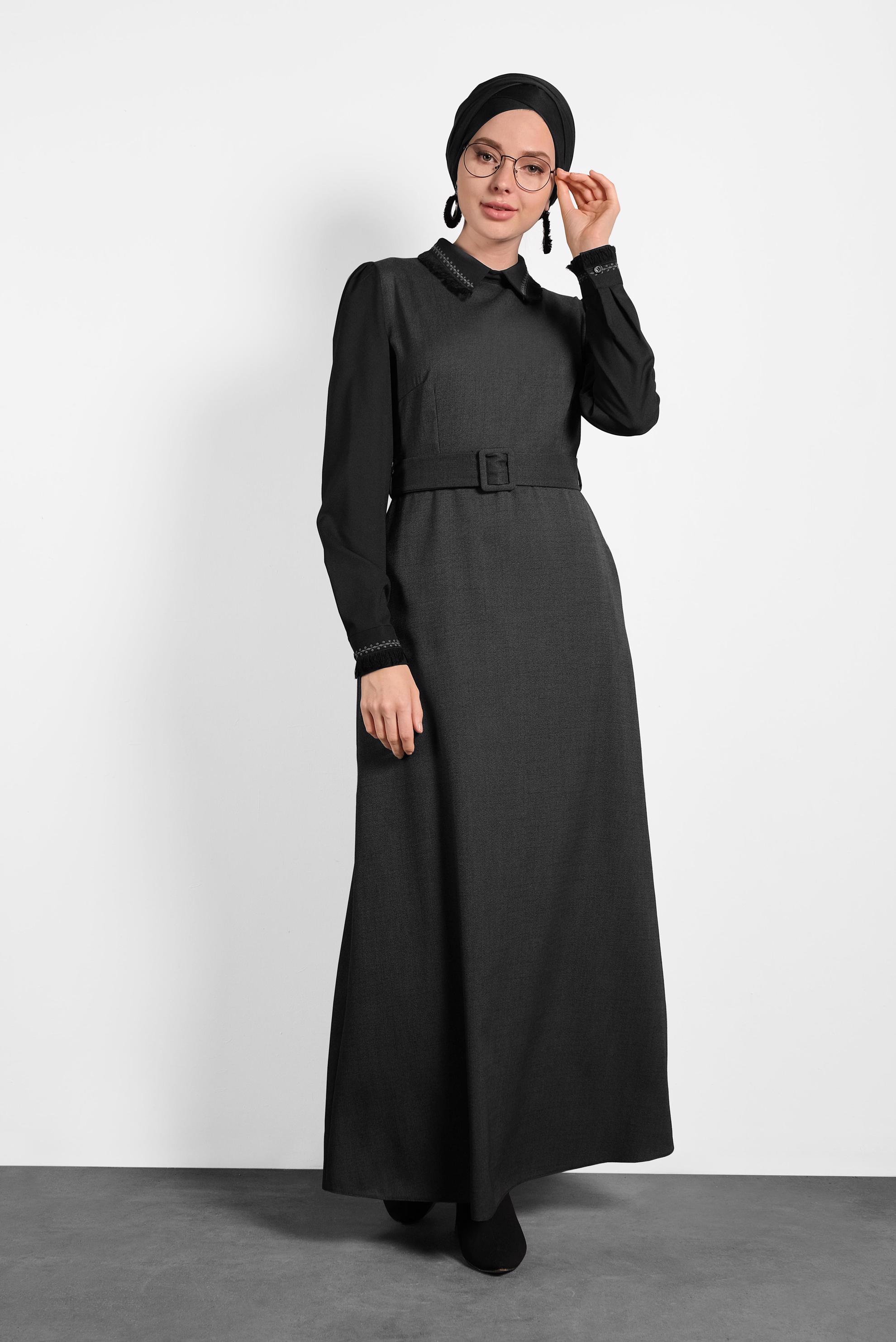 Tesettür giyim SİYAH KEMERLİ ELBİSE 40384 