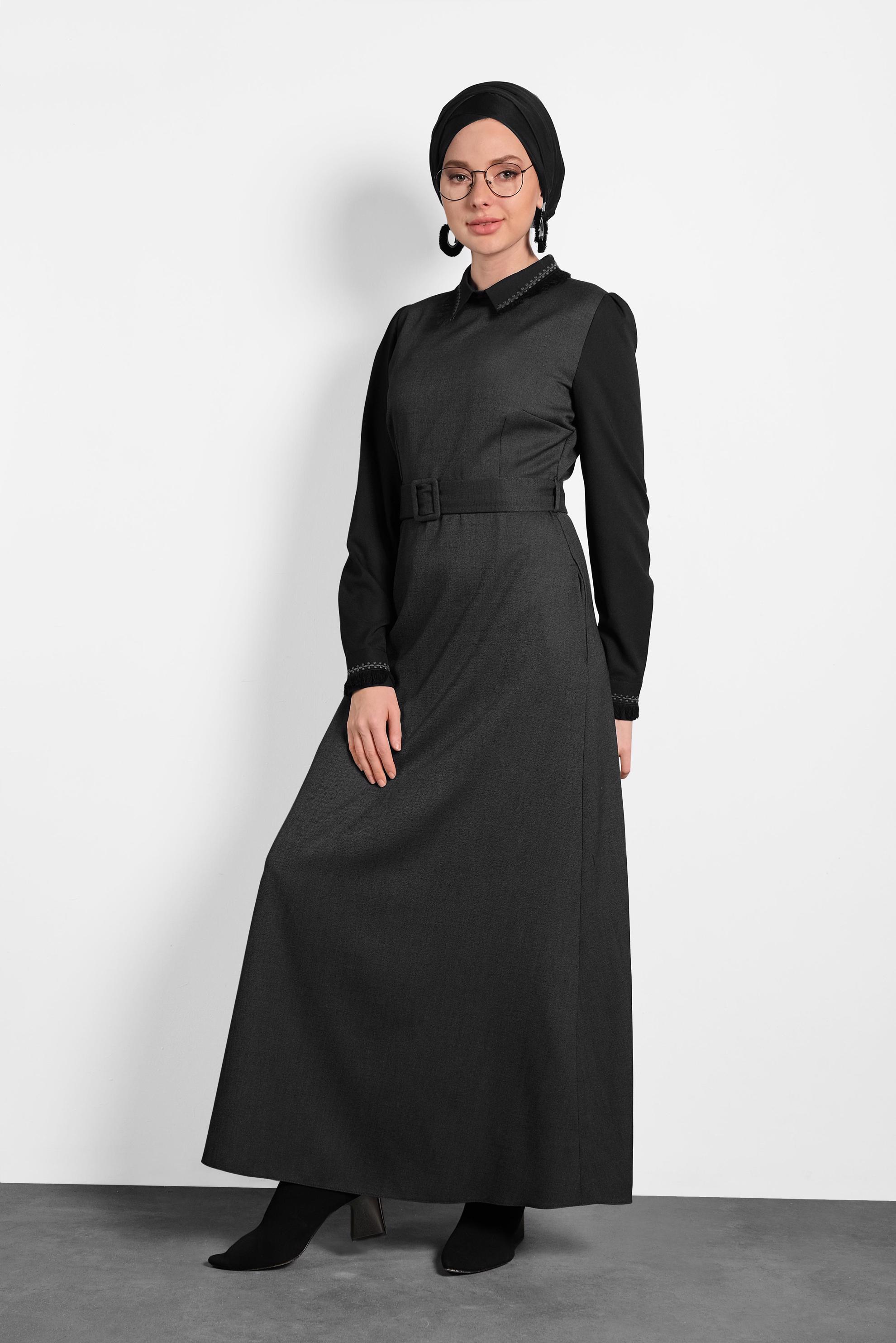 Tesettür giyim SİYAH KEMERLİ ELBİSE 40384 
