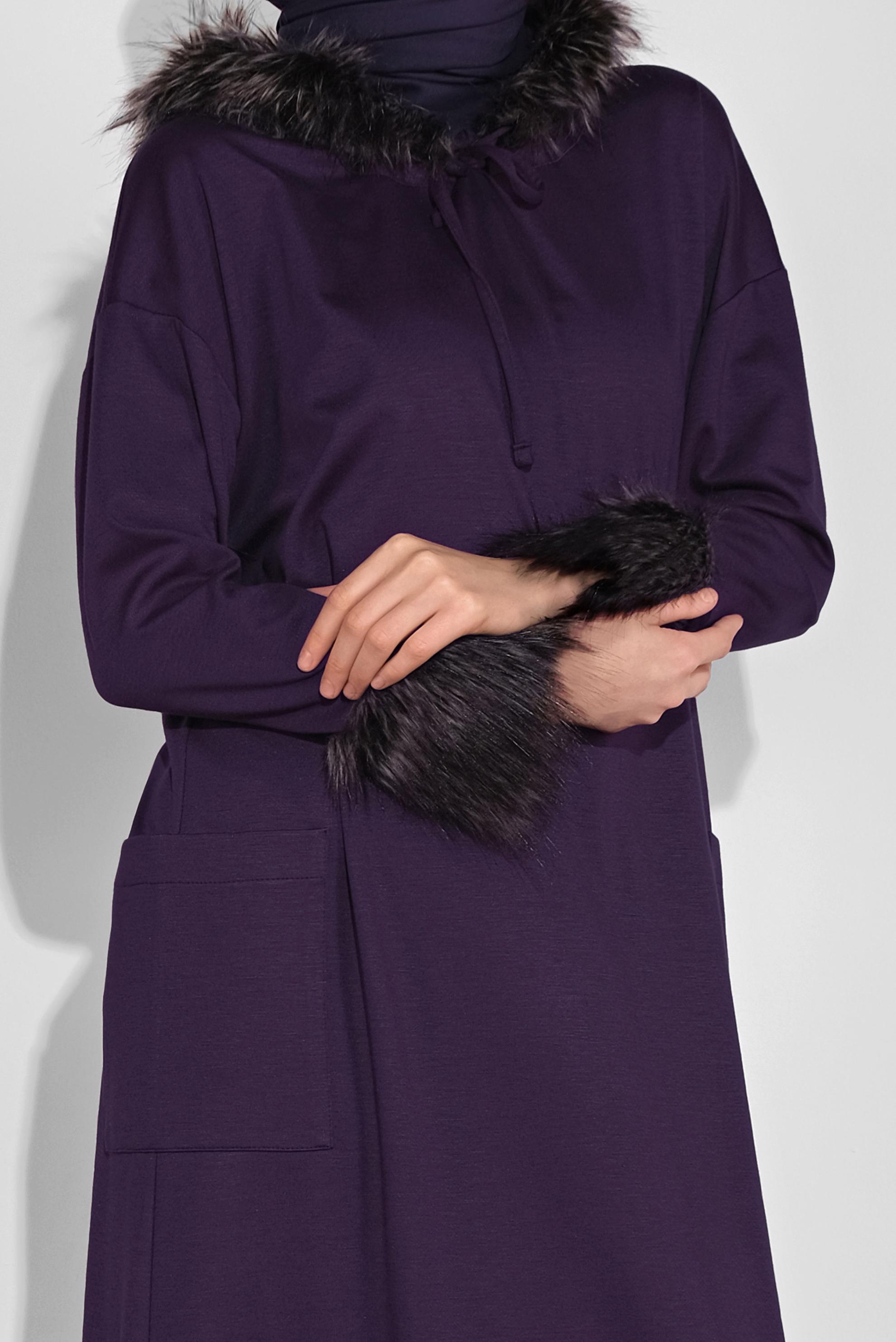 Tesettür giyim MOR KAPÜŞONLU KÜRK DETAYLI ELBİSE 40412 