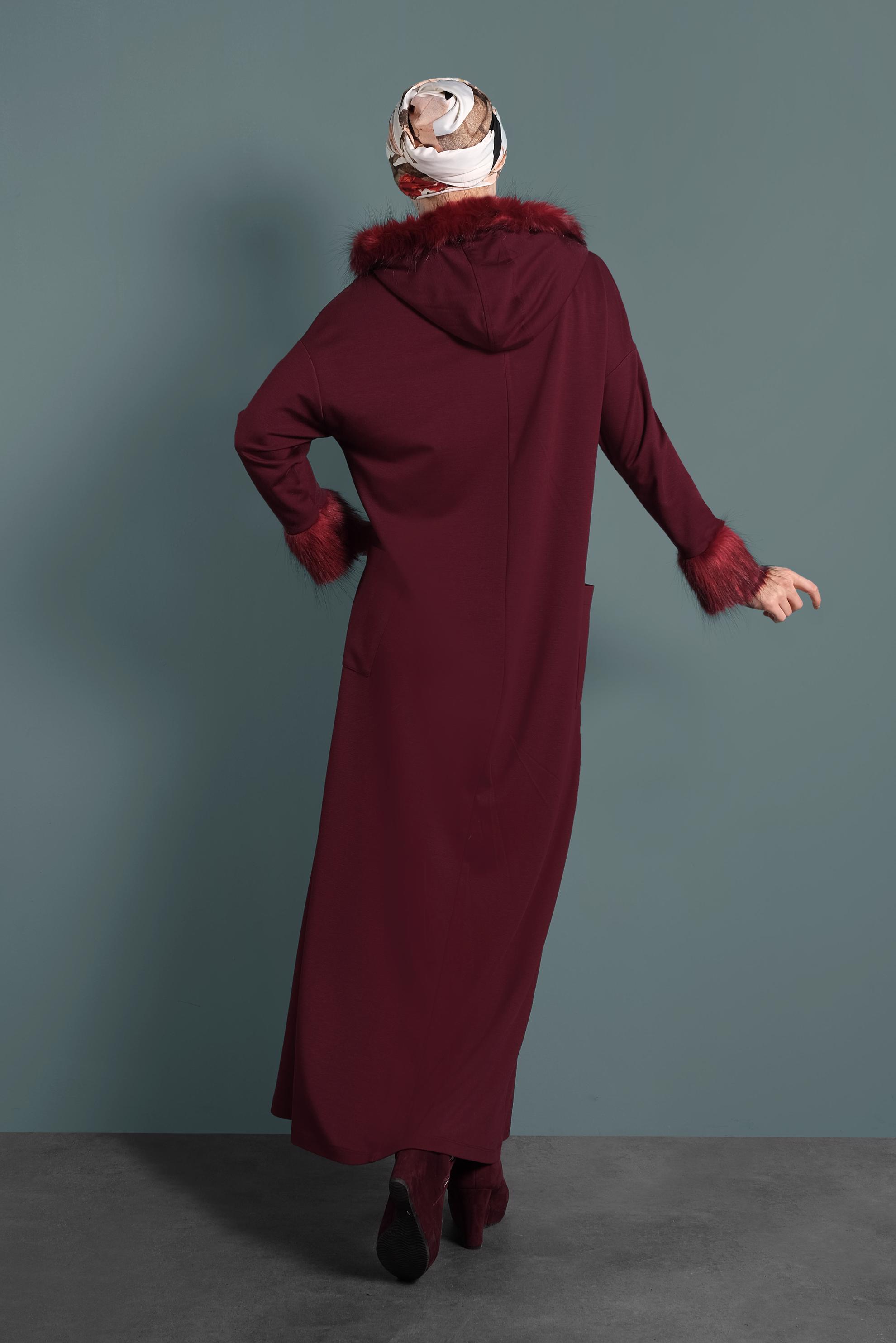 Tesettür giyim BORDO KAPÜŞONLU KÜRK DETAYLI ELBİSE 40412 
