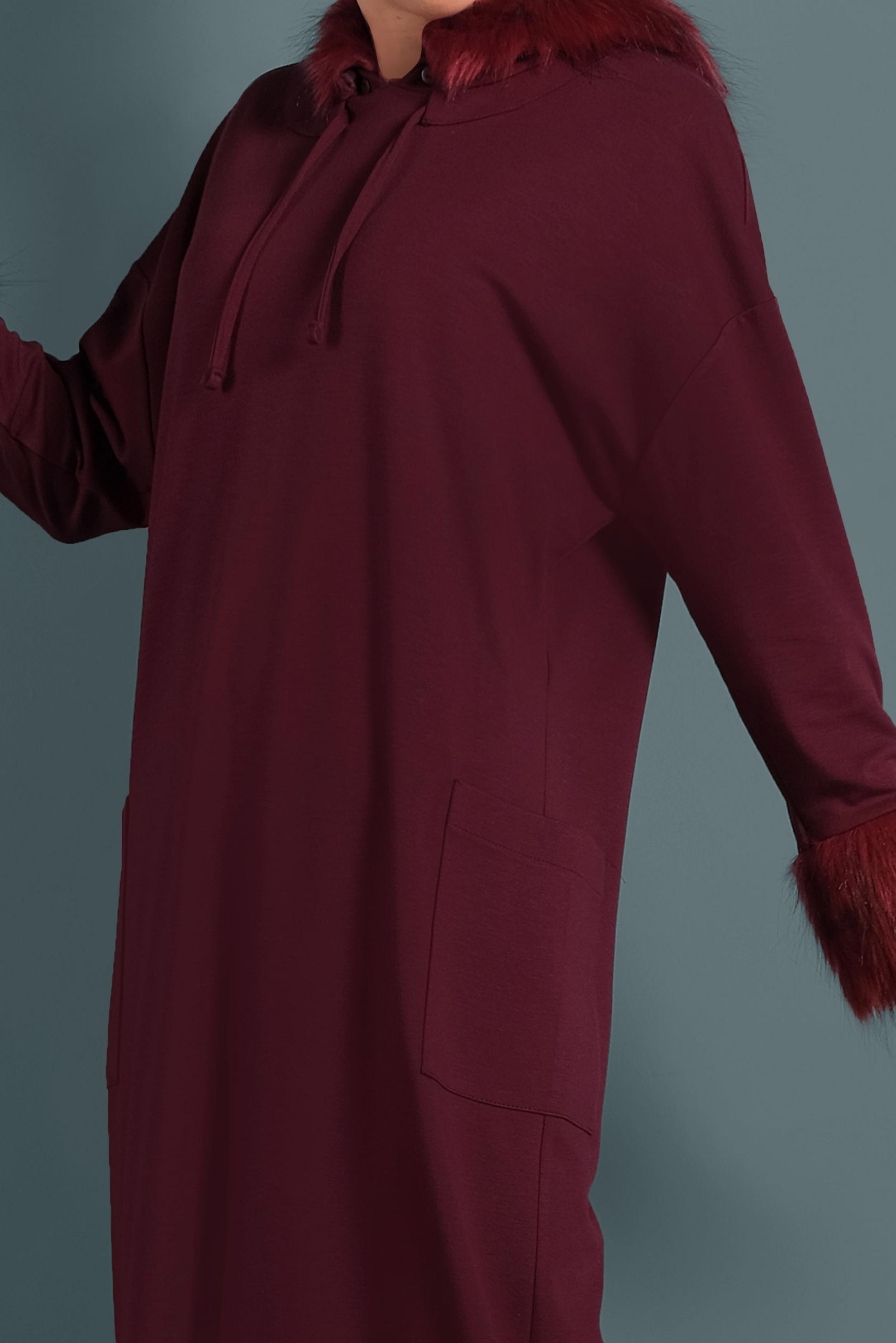 Tesettür giyim BORDO KAPÜŞONLU KÜRK DETAYLI ELBİSE 40412 