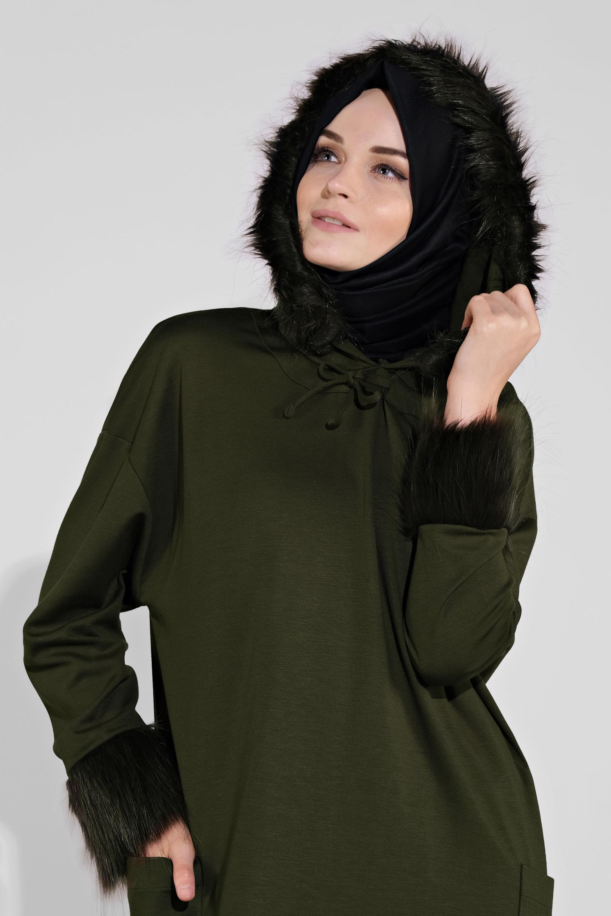 Tesettür giyim HAKİ KAPÜŞONLU KÜRK DETAYLI ELBİSE 40412 