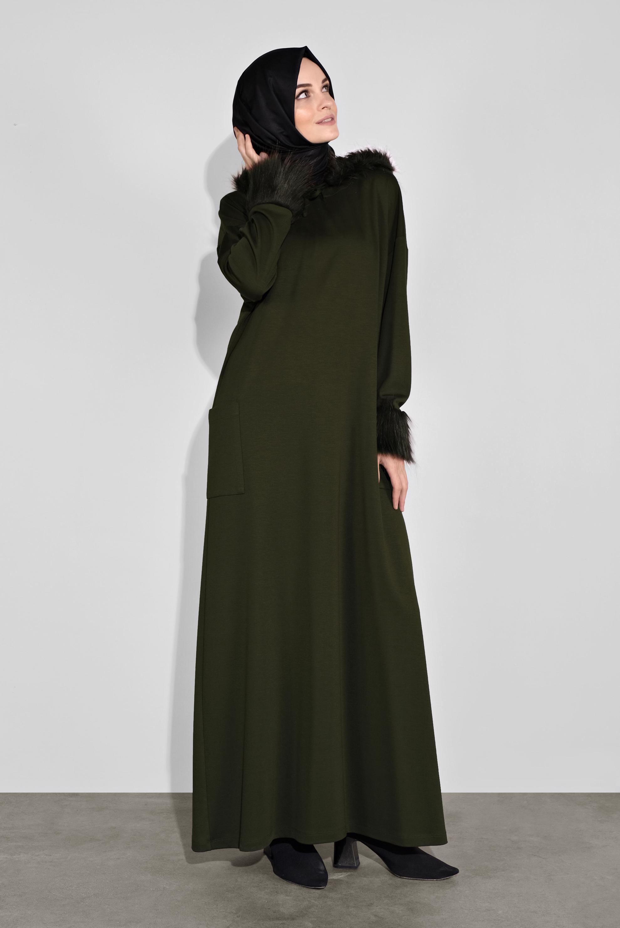 Tesettür giyim HAKİ KAPÜŞONLU KÜRK DETAYLI ELBİSE 40412 