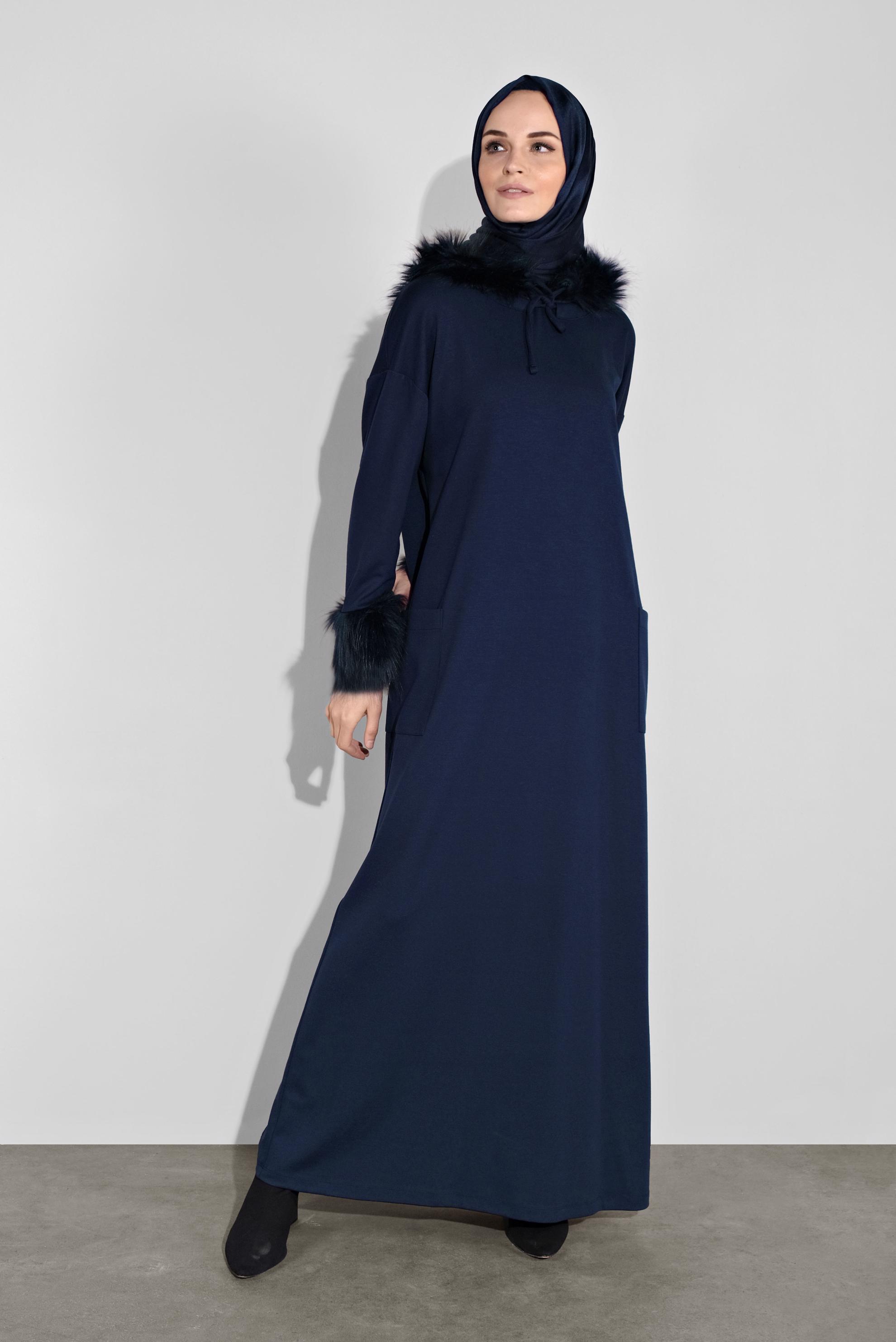 Tesettür giyim LACİVERT KAPÜŞONLU KÜRK DETAYLI ELBİSE 40412 