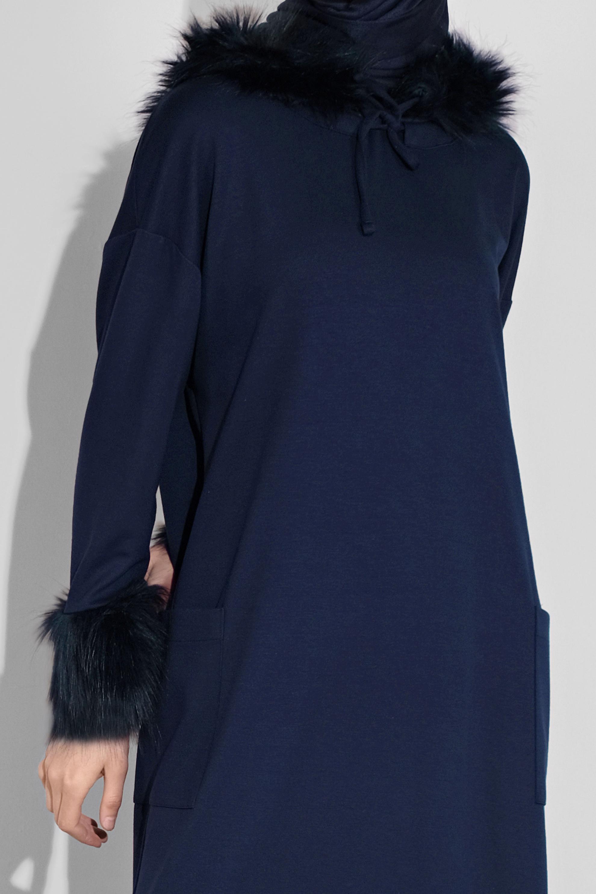 Tesettür giyim LACİVERT KAPÜŞONLU KÜRK DETAYLI ELBİSE 40412 