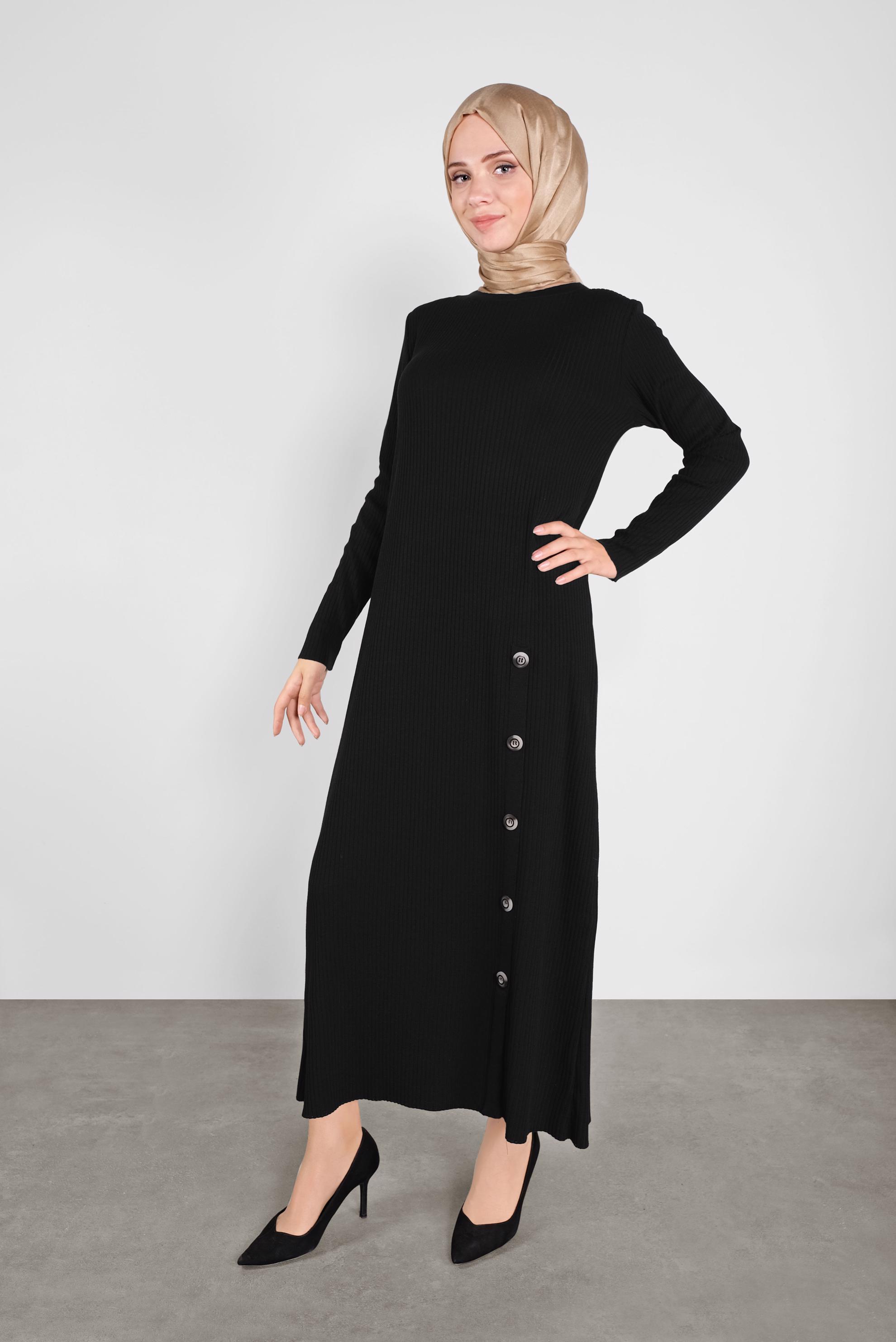Tesettür giyim SİYAH DÜĞME DETAYLI TRİKO ELBİSE 41032 