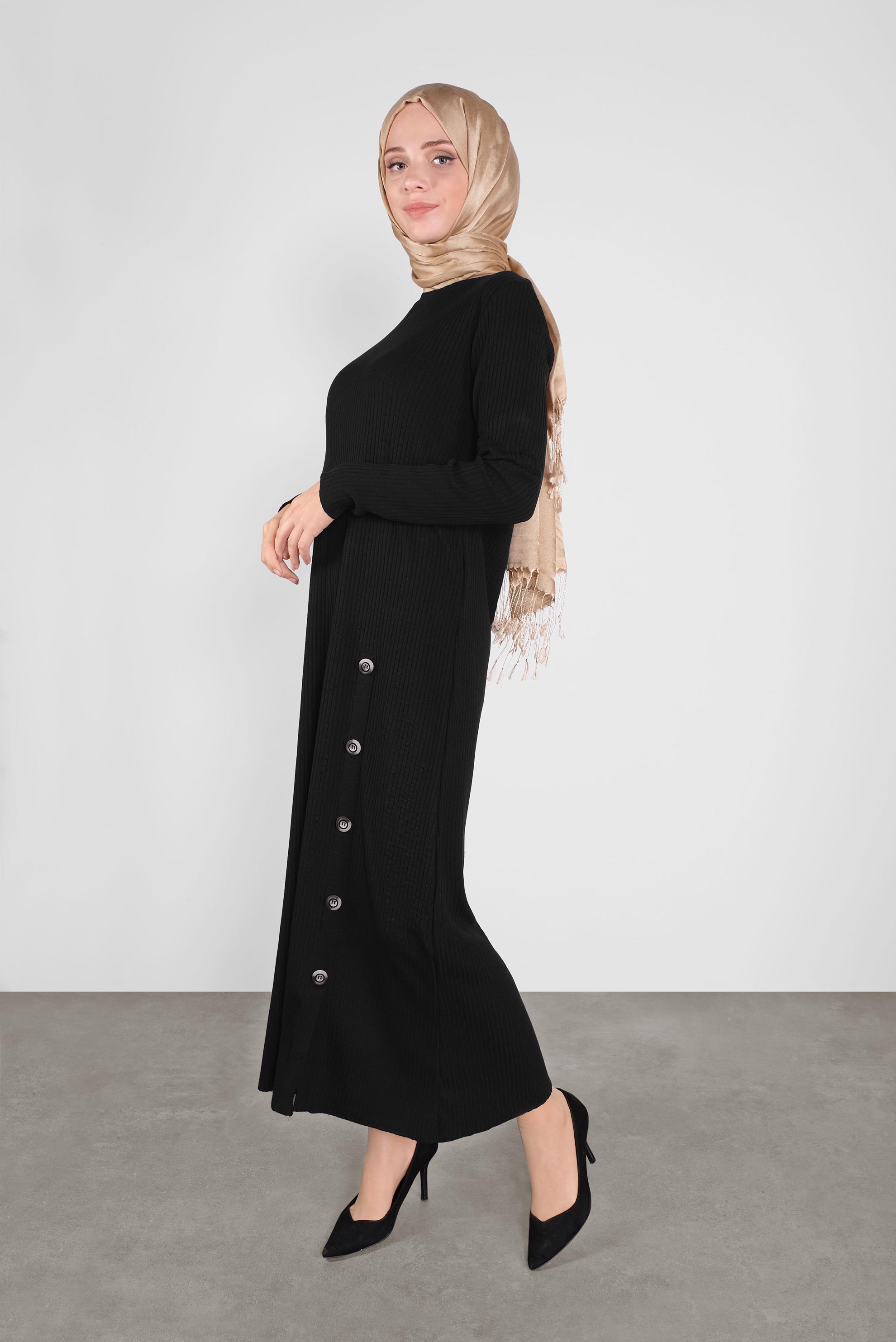 Tesettür giyim SİYAH DÜĞME DETAYLI TRİKO ELBİSE 41032 