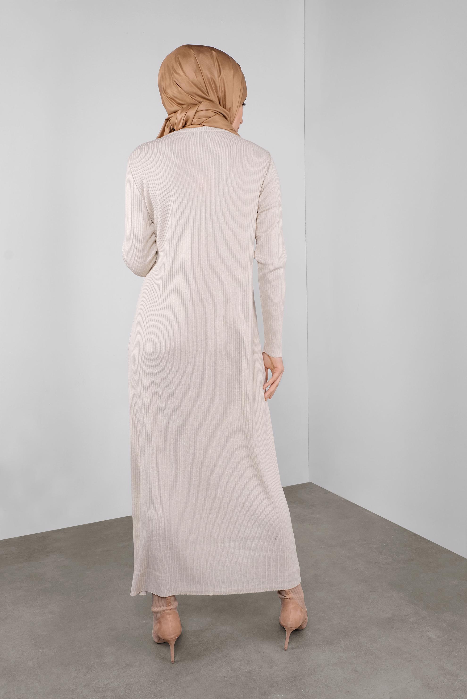 Tesettür giyim BEJ DÜĞME DETAYLI TRİKO ELBİSE 41032 