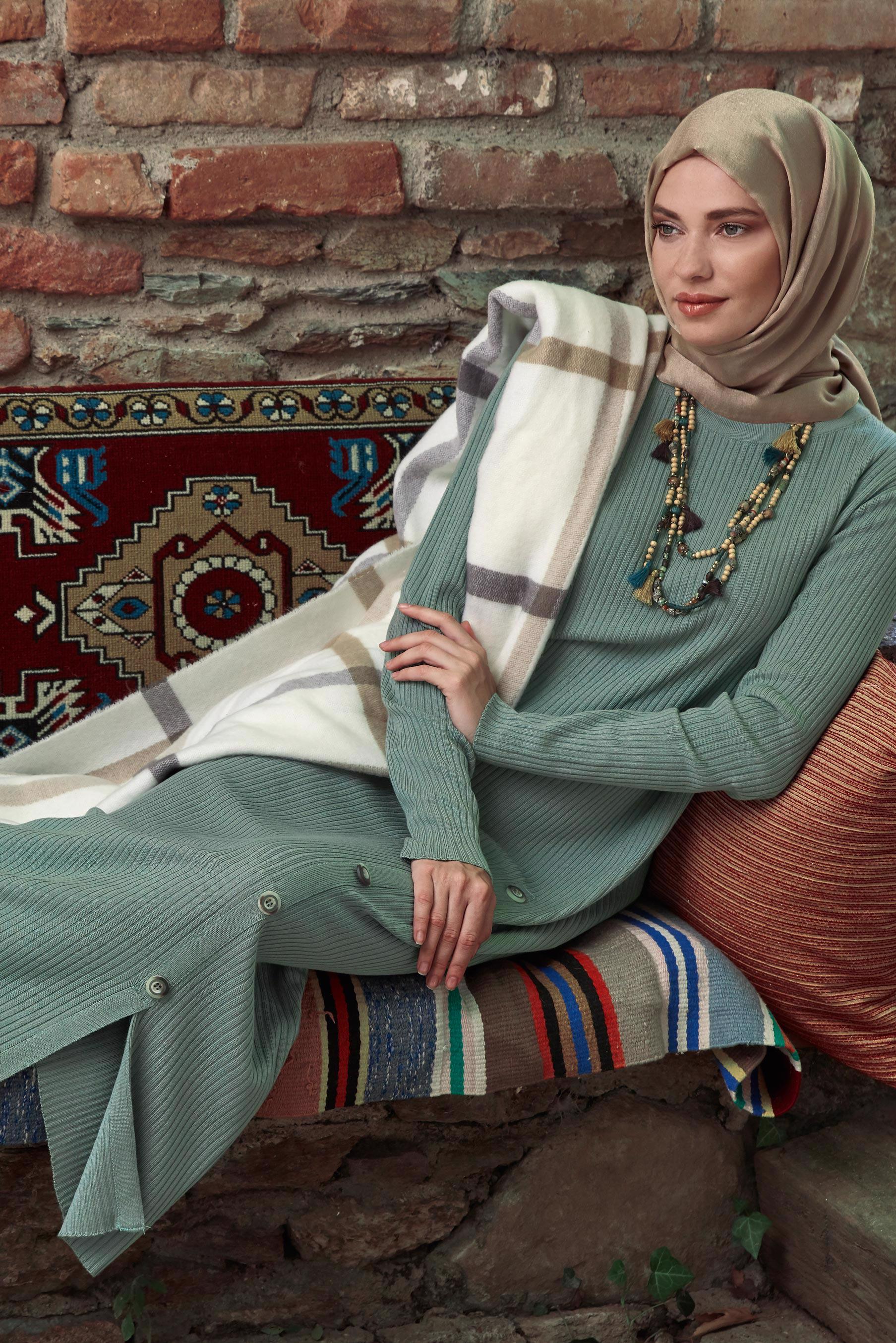 Tesettür giyim YEŞİL DÜĞME DETAYLI TRİKO ELBİSE 41032 