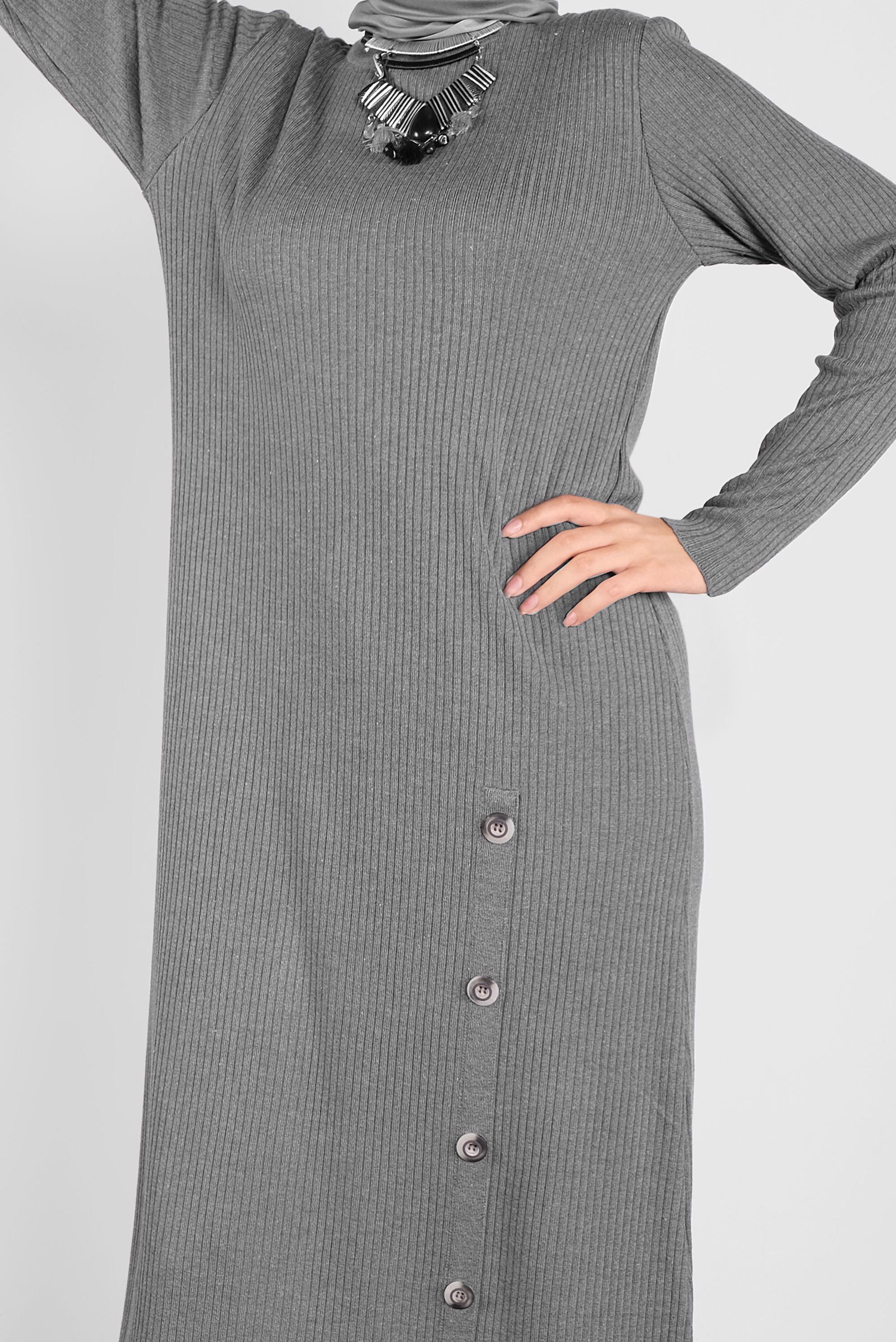 Tesettür giyim GRİ DÜĞME DETAYLI TRİKO ELBİSE 41032 