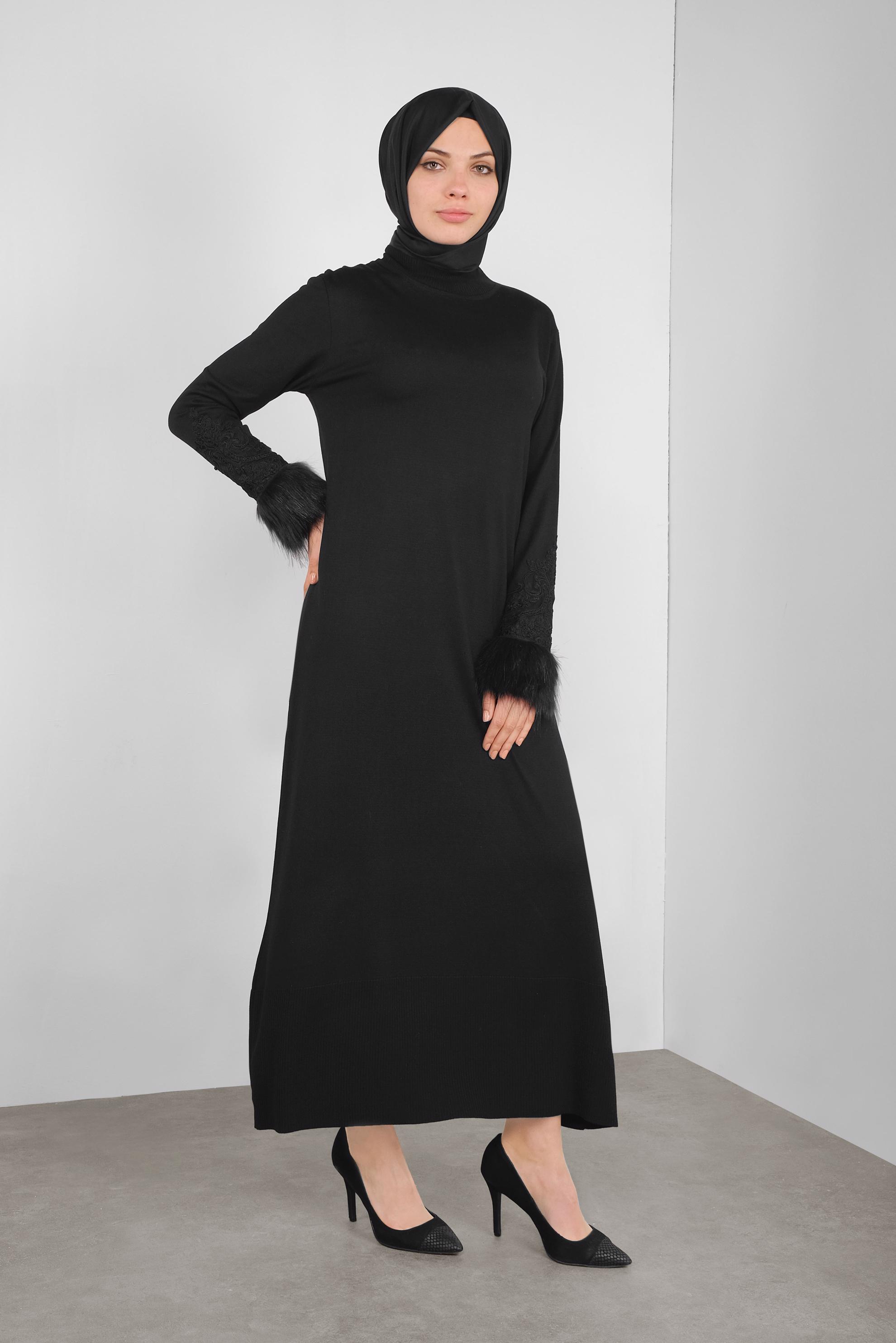 Tesettür giyim SİYAH KÜRKLÜ NAKIŞLI TRİKO ELBİSE  41034 