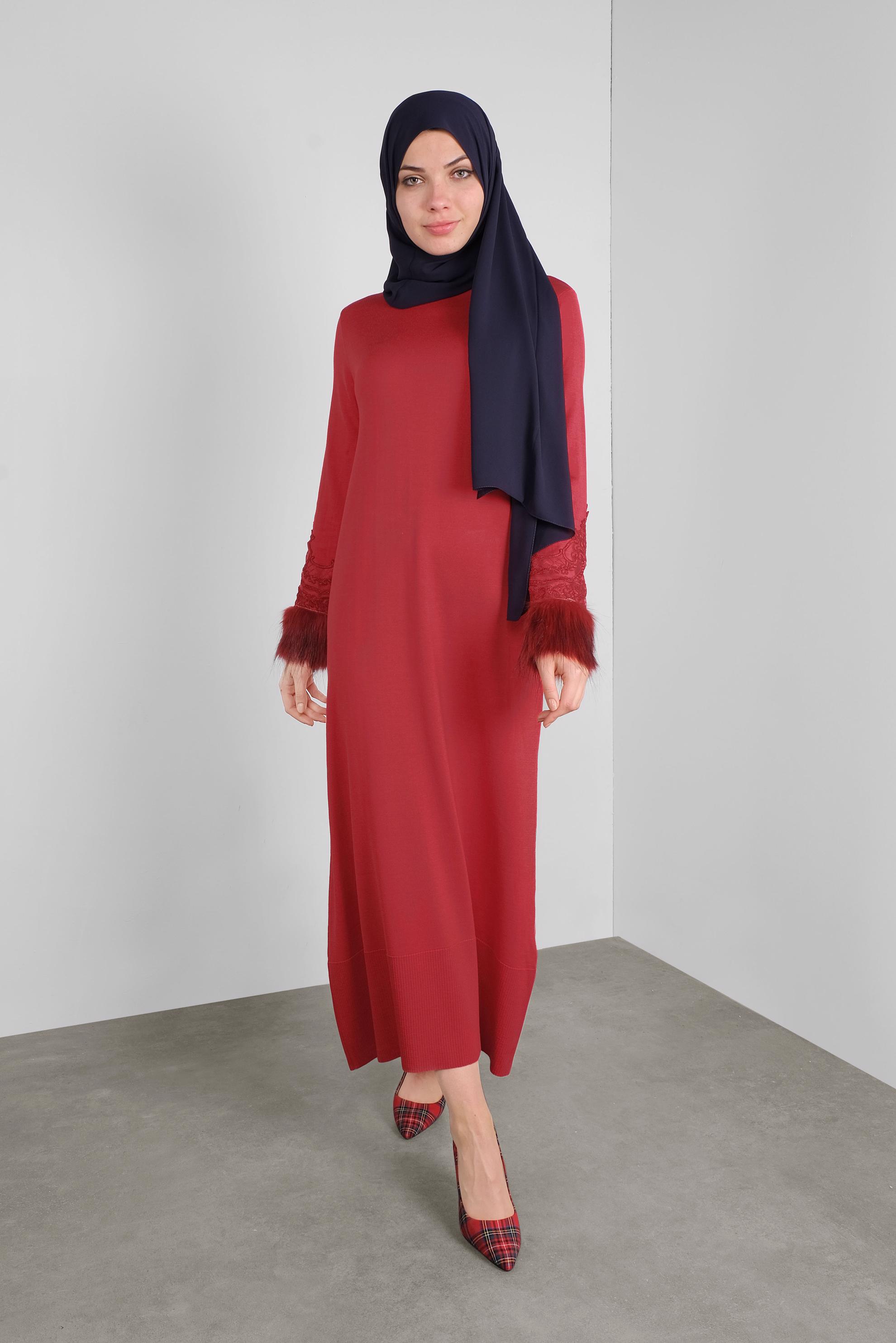 Tesettür giyim KIRMIZI KÜRKLÜ NAKIŞLI TRİKO ELBİSE  41034 