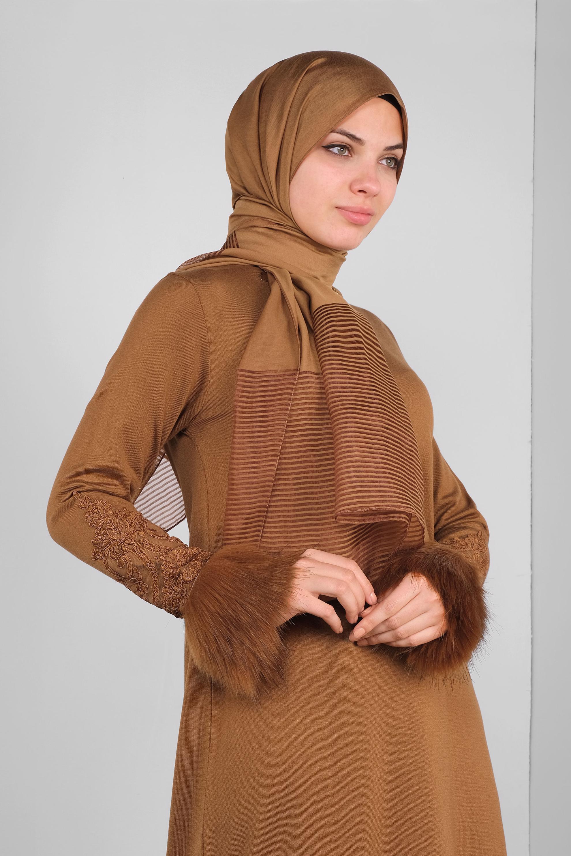 Tesettür giyim TABA KÜRKLÜ NAKIŞLI TRİKO ELBİSE  41034 