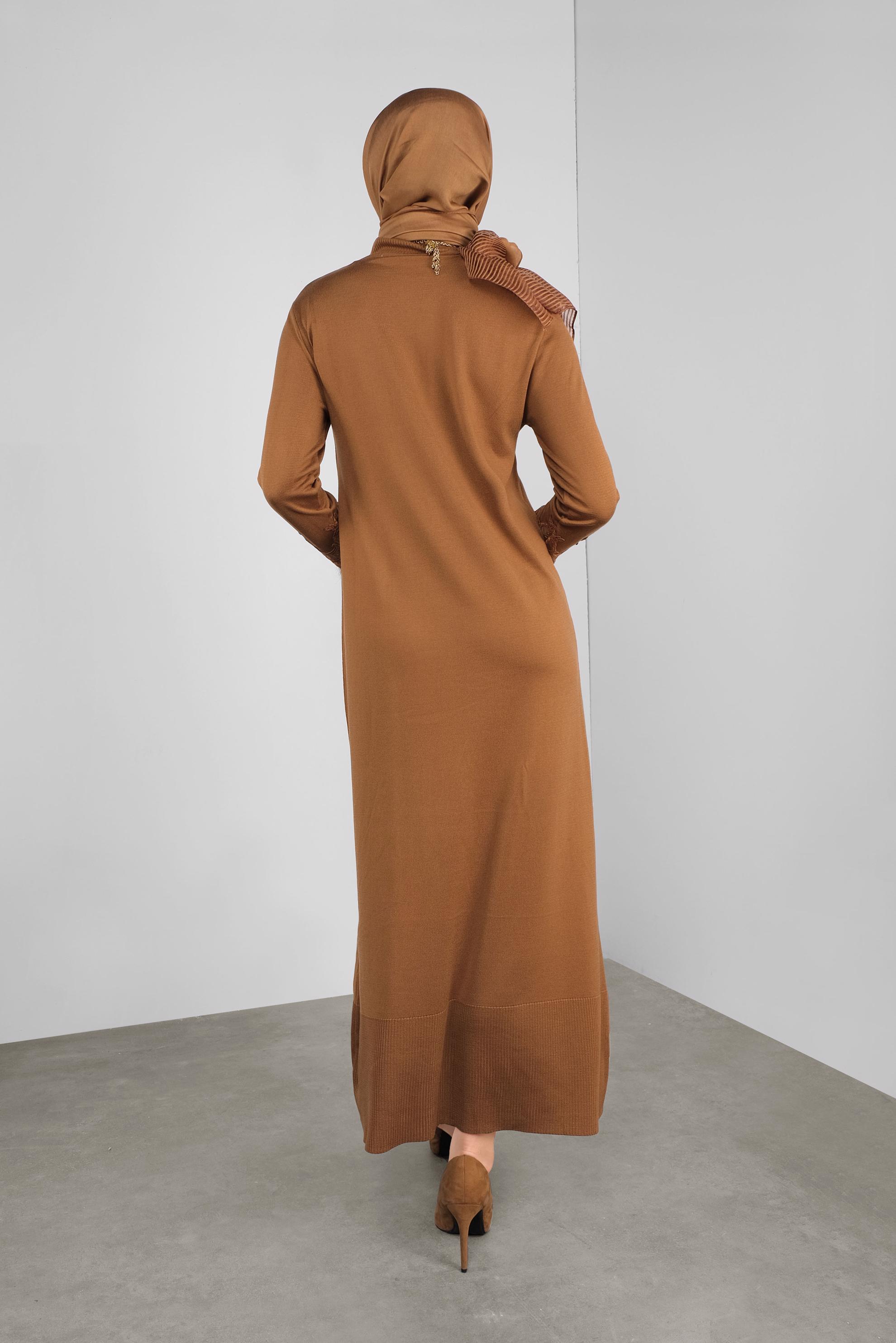 Tesettür giyim TABA KÜRKLÜ NAKIŞLI TRİKO ELBİSE  41034 