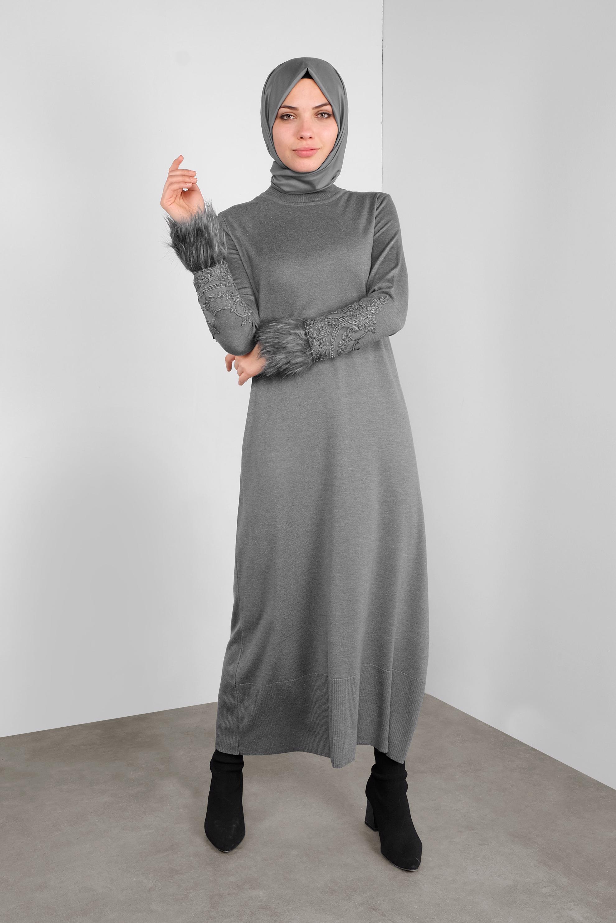 Tesettür giyim GRİ KÜRKLÜ NAKIŞLI TRİKO ELBİSE  41034 